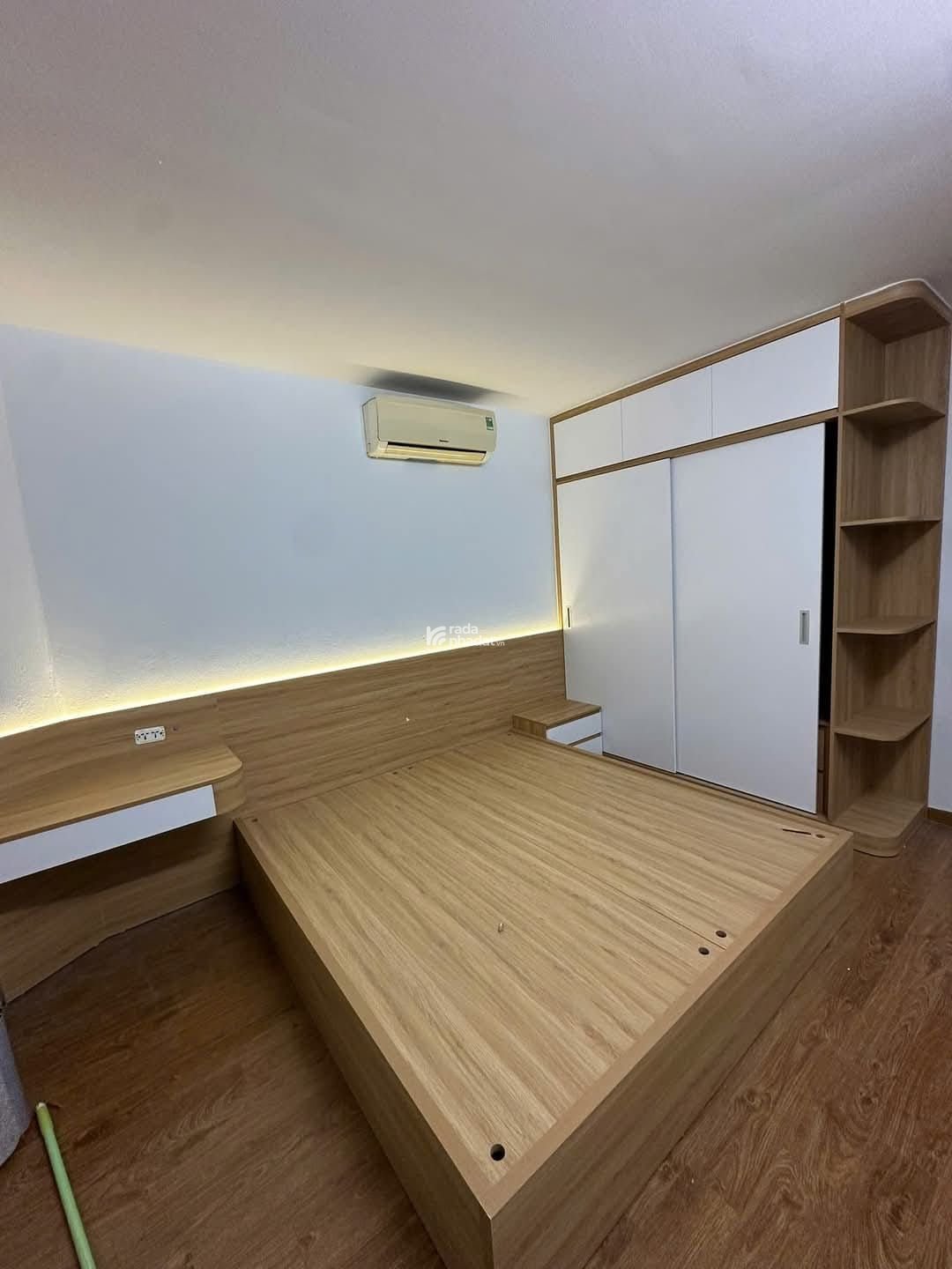Bán căn hộ 3 phòng ngủ ở Ngoại Giao Đoàn