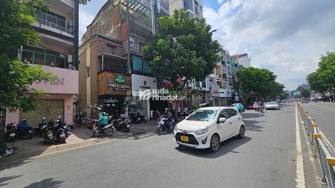 Bán Nhà 3 Mặt Tiền Lê Văn Sỹ, Quận 3 - DT 4 x 15m - Vị Trí Đẹp, Phong Thủy Vượng - Giá 39.5 Tỷ