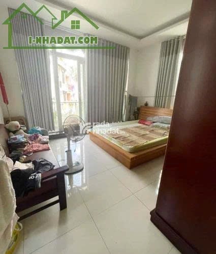 BÁN NHÀ PHỔ QUANG 70m2, giá 3TY2, gần sân bay, SHR, alo để hỗ trợ
