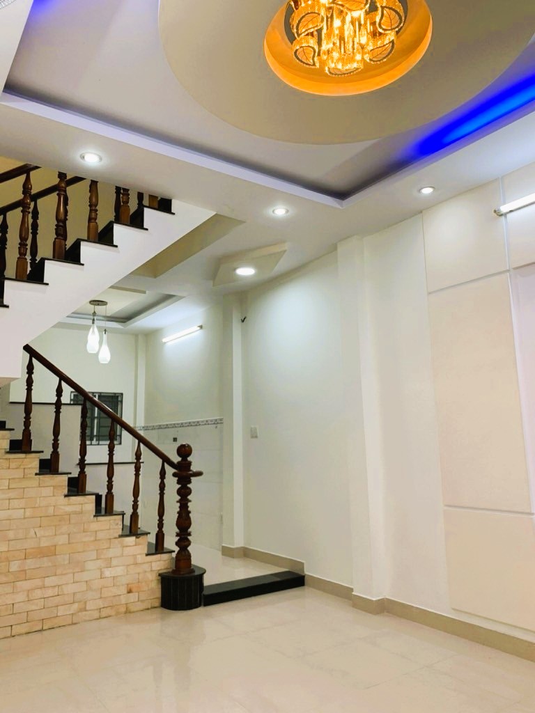 MUA 1 ĐƯỢC 3, NHÀ CÓ SẴN DÒNG TIỀN, NGANG 10M HIẾM, XE HƠI TỚI CỬA, CHỈ 7.4 TỶ