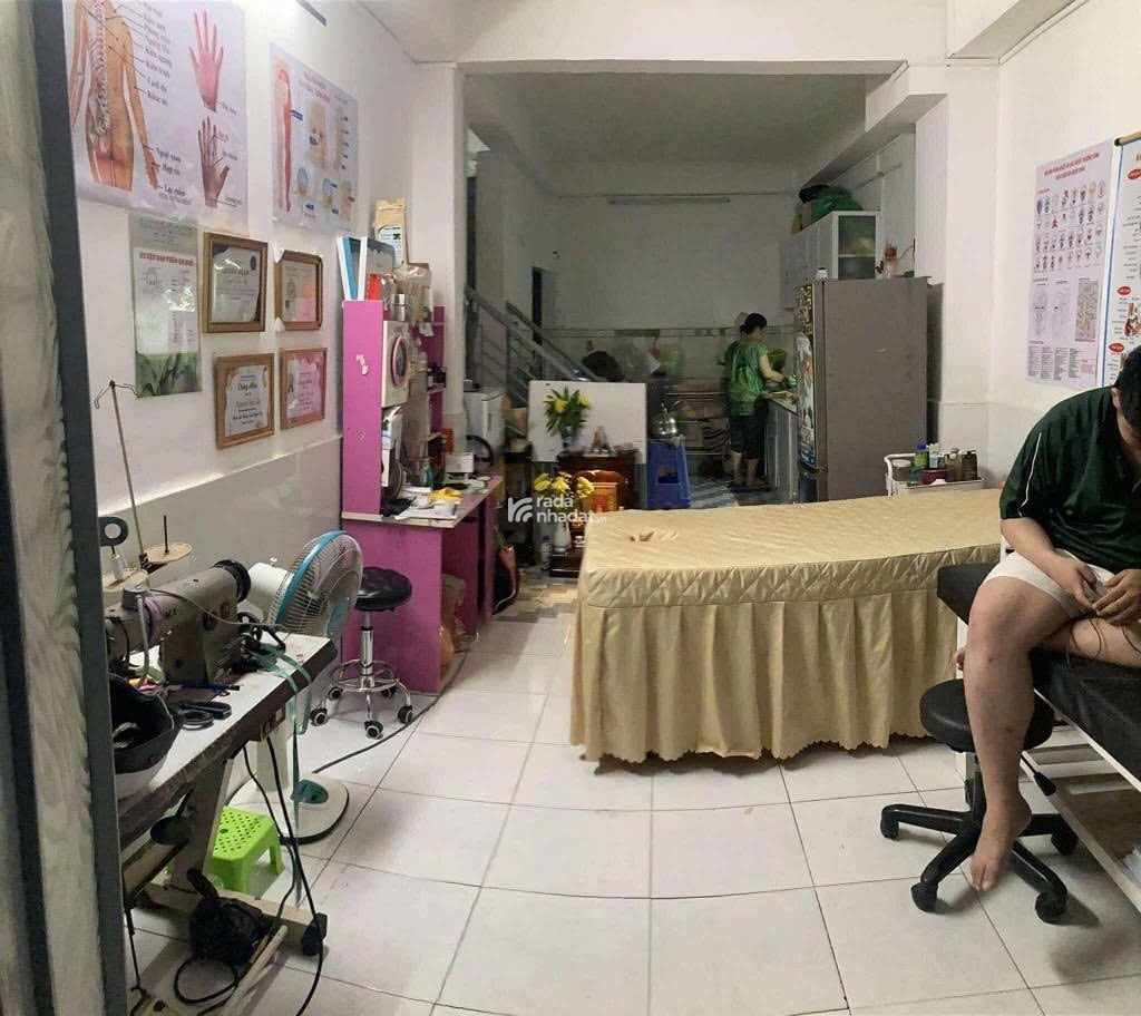 Bán nhà hẻm xe hơi,2 tầng đúc bê tông,nở hậu,2pn,giá chỉ 4 tỷ xxx