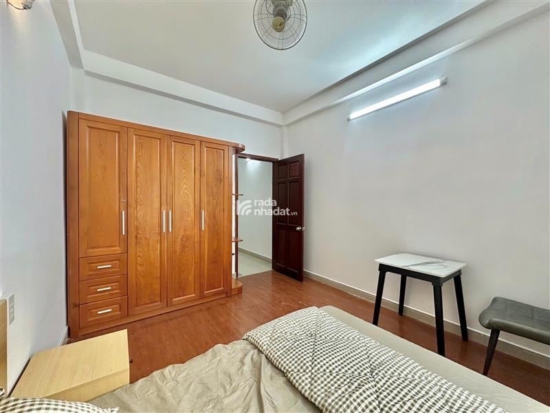 Dòng tiền cho thuê 28 triệu/tháng. Nhà 5 tầng BTCT, hẻm 4.5m thông, xe hơi đậu cửa, 3 căn ra đường,
