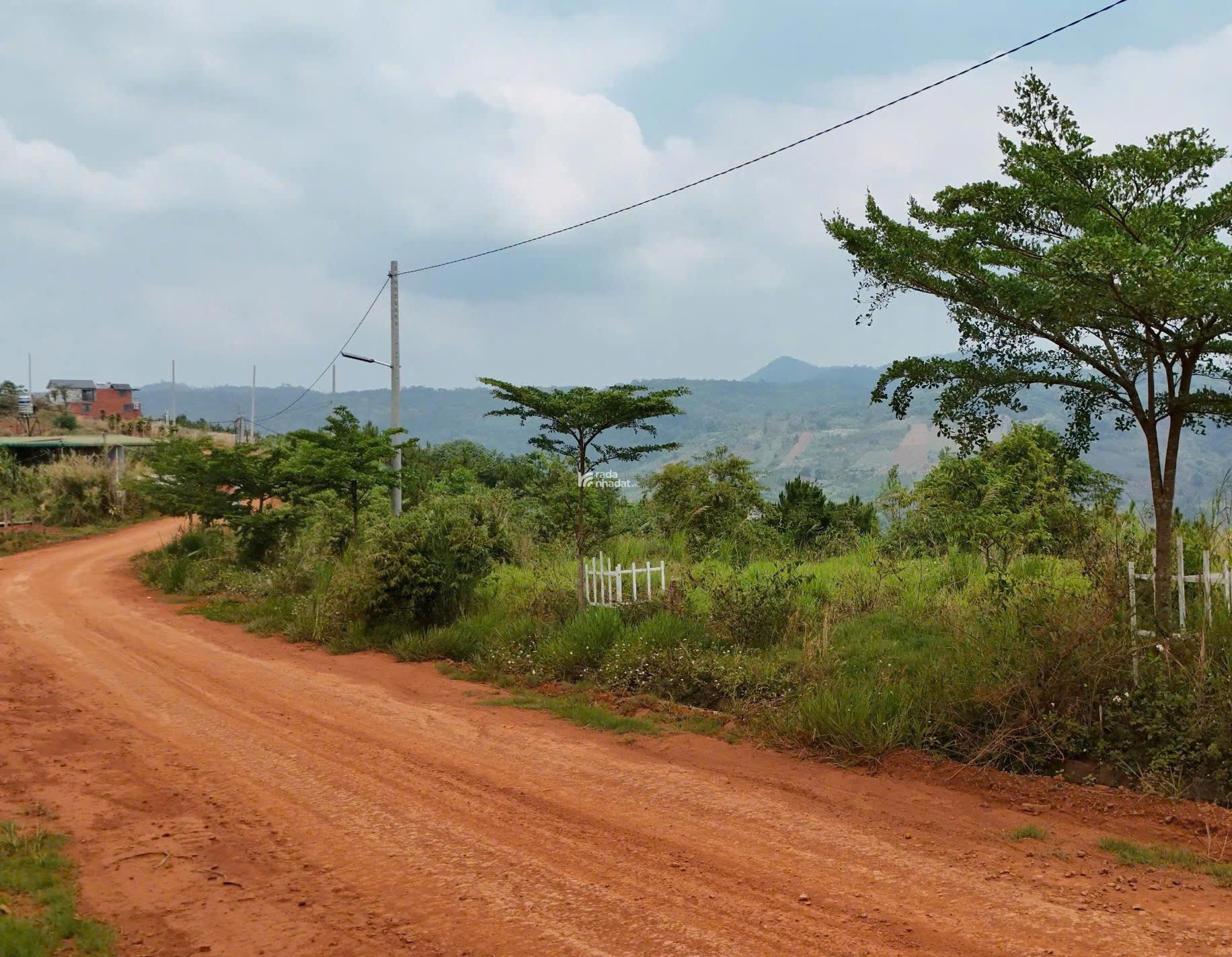 MT ĐƯỜNG VÀO HỒ NGỌC - PHƯỜNG 2 BẢO LỘC (GẦN HÒN ĐÁ BẢO LÂM)