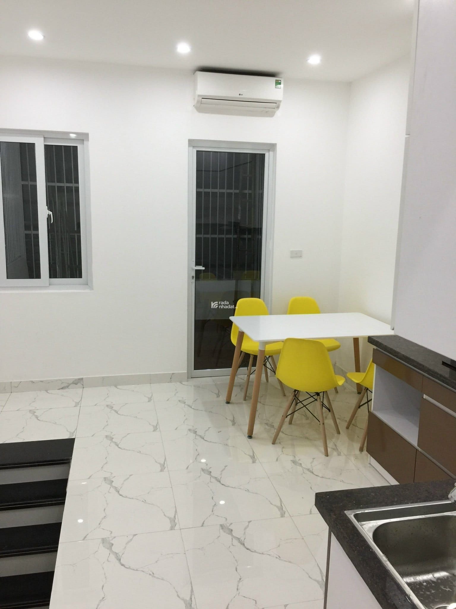 Bán căn chung cư 26 Liễu Giai - Vị trí đẹp nhất quận Ba Đình - 131m2 - 3PN - 3VS