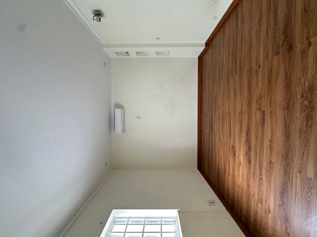 LUỸ BÁN BÍCH - 60M2 - 4 tầng kiên cố - đường 10Mcho thuê 15tr/tháng Lô góc không lộ giới