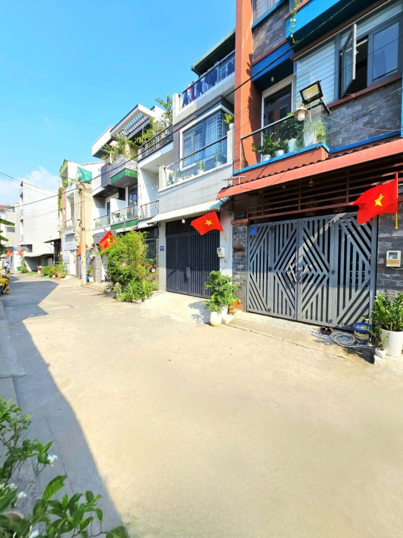 Nhà Lò Lu 3 Tầng - Có Dòng Tiền - Khu Phân Lô Đẹp. Giá 5.X Tỷ