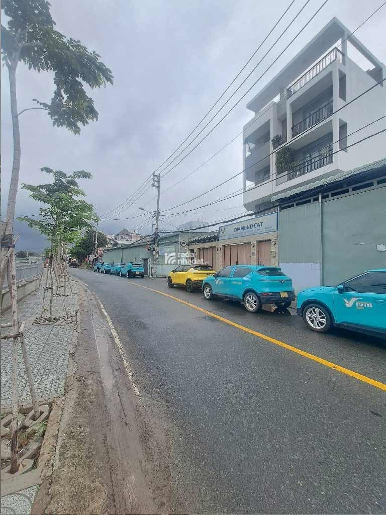 Mặt tiền đường Thạnh Lộc 15 Q12 - 5 tầng - 5x20m - ôtô ngủ trong nhà - nội thất xịn - 9 tỷ