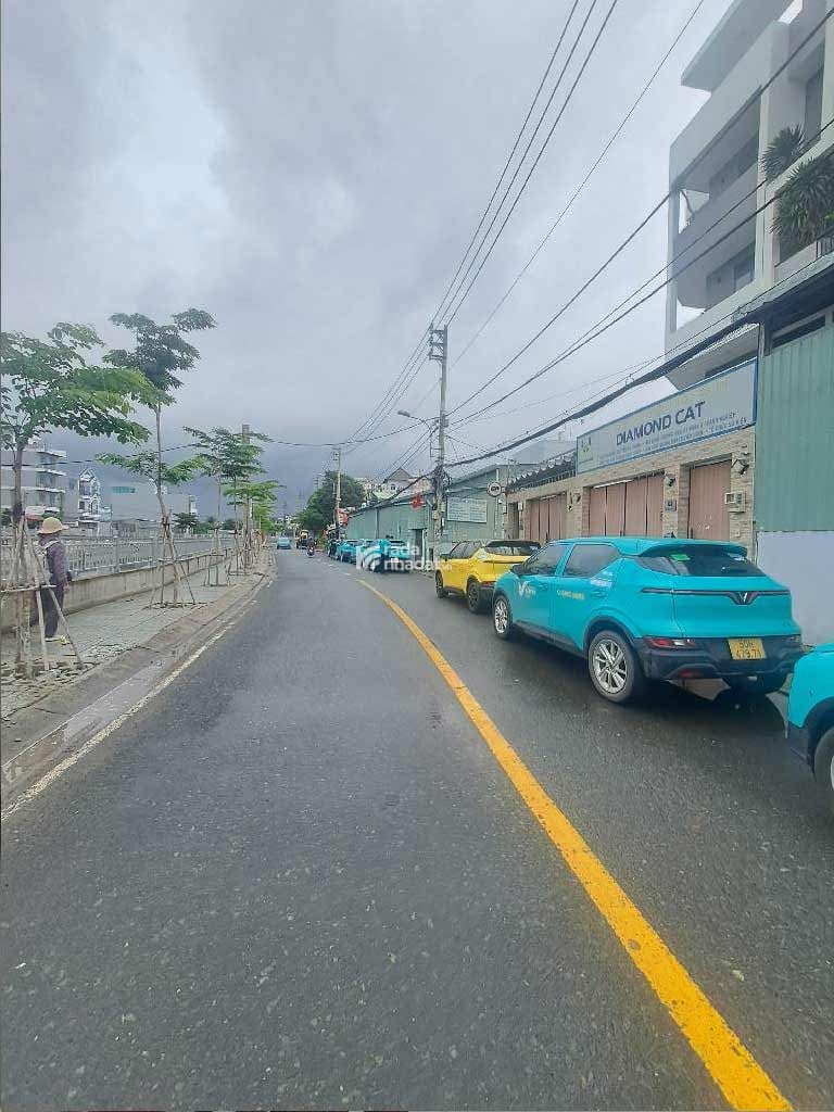 Mặt tiền đường Thạnh Lộc 15 Q12 - 5 tầng - 5x20m - ôtô ngủ trong nhà - nội thất xịn - 9 tỷ