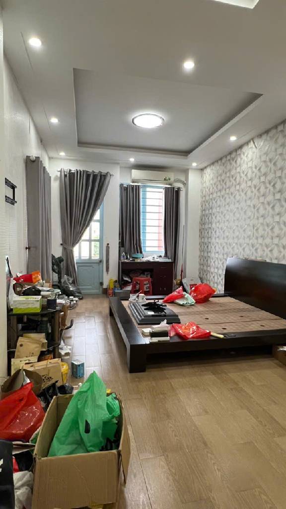 NHÀ ĐẸP 5 TẦNG BTCT SÁT BÊN ĐẦM SEN SẴN DÒNG TIỀN 15 THÁNG.