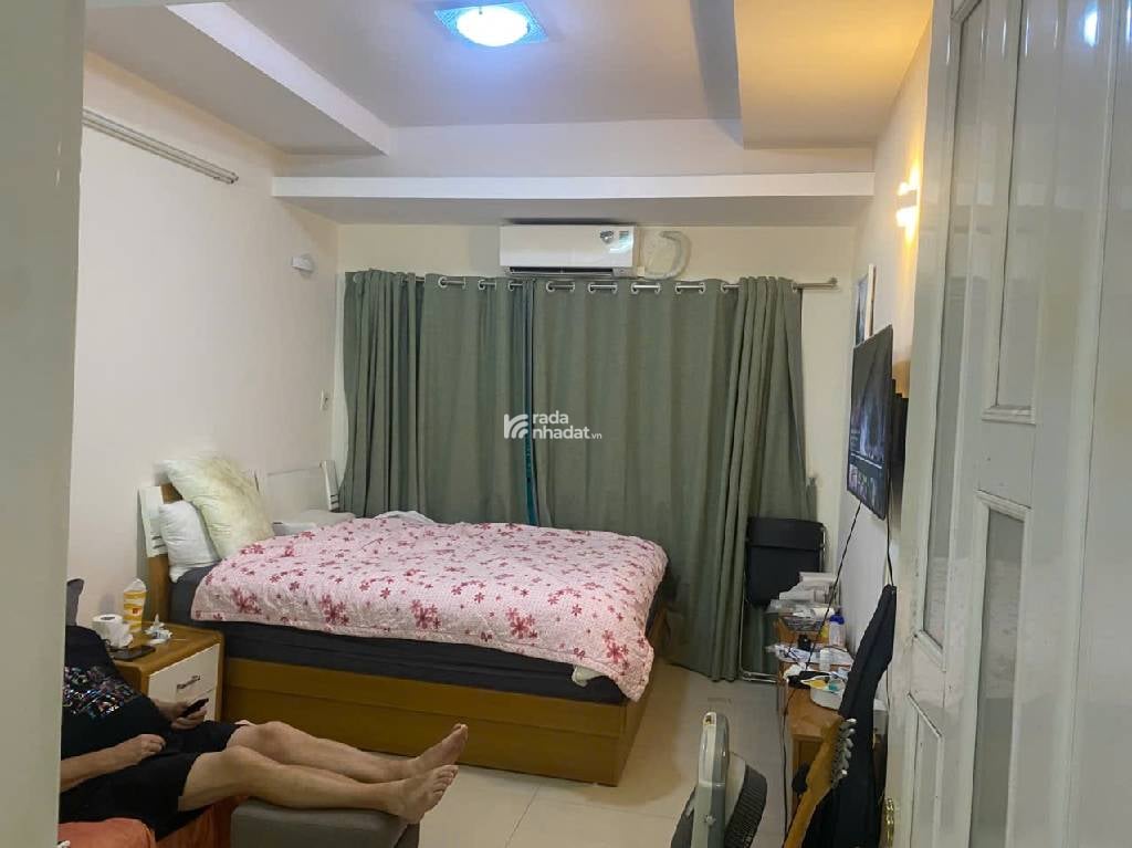 Bán nhà HXH Nguyễn Đình Chính, 6PN, 4 tầng BTCT, sát mặt tiền, giá siêu tốt.