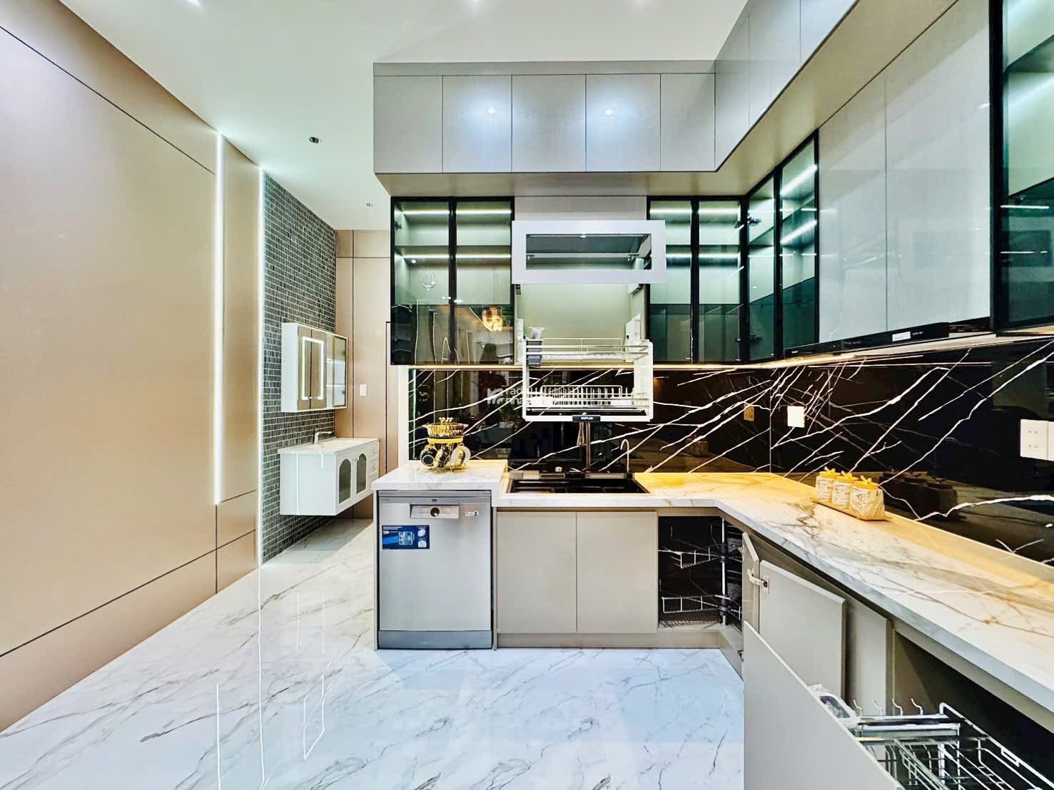 Cực hiếm! Bán nhà 65m2 xây 1 trệt 1 lầu đường Cống Lở, Tân Bình. Hẻm 4m. Gần cầu Tham Lương