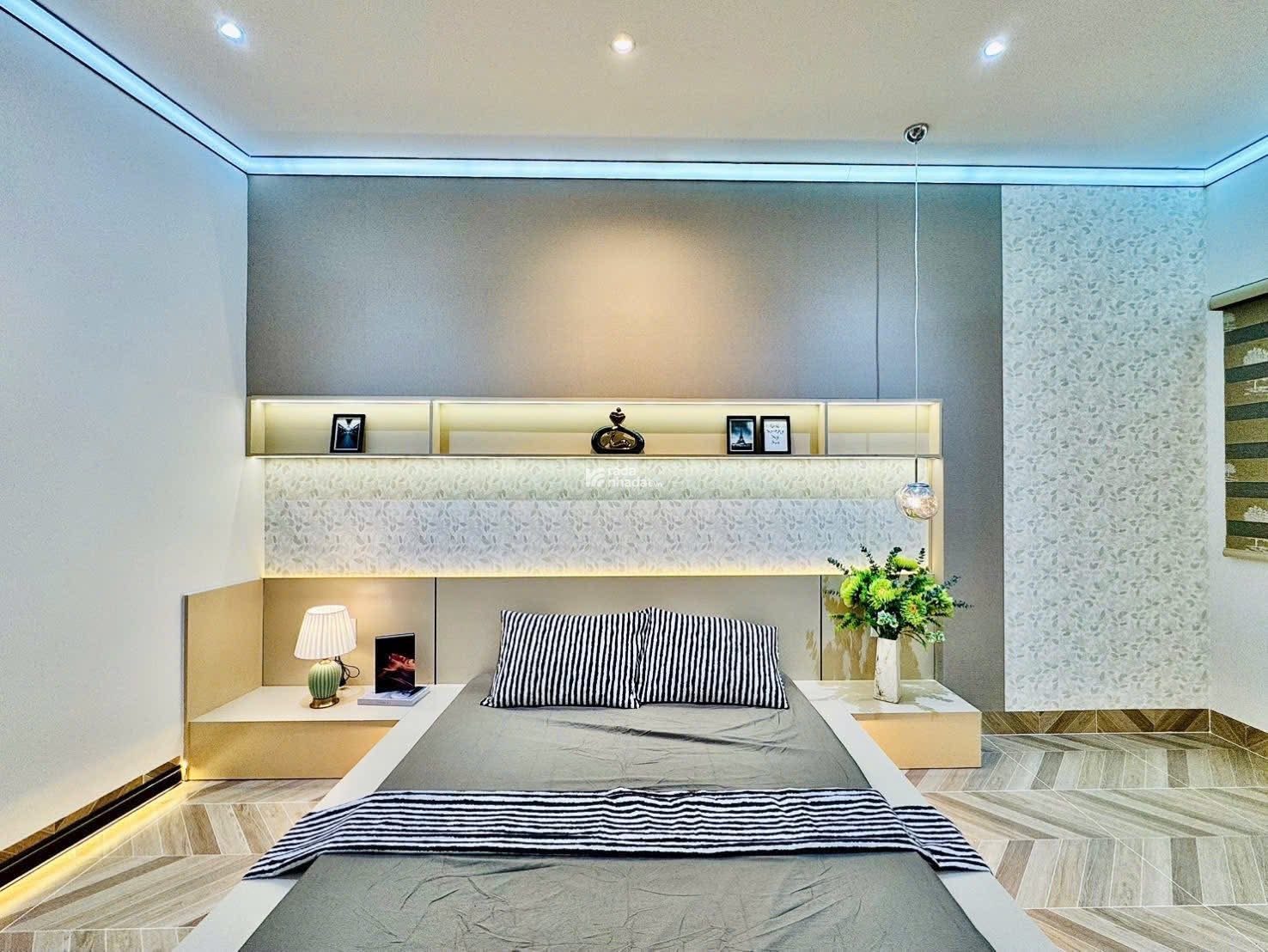 Cực hiếm! Bán nhà 65m2 xây 1 trệt 1 lầu đường Cống Lở, Tân Bình. Hẻm 4m. Gần cầu Tham Lương
