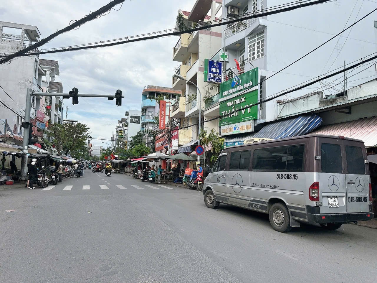 Nhà phố Nguyễn Tư Giản ngang 5m ô tô ngủ trong nhà 105m2 tặng nội thất gần chợ 13 tỷ tí. 