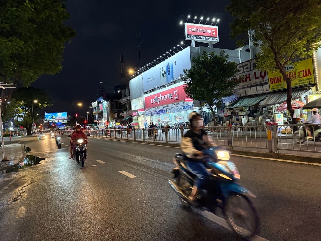 - MẶT TIỀN NGUYỄN OANH HIẾM NHÀ BÁN NGNAG KHỦNG 13m - 5TÀNG - DÒNG TIỀN ỔN ĐỊNH