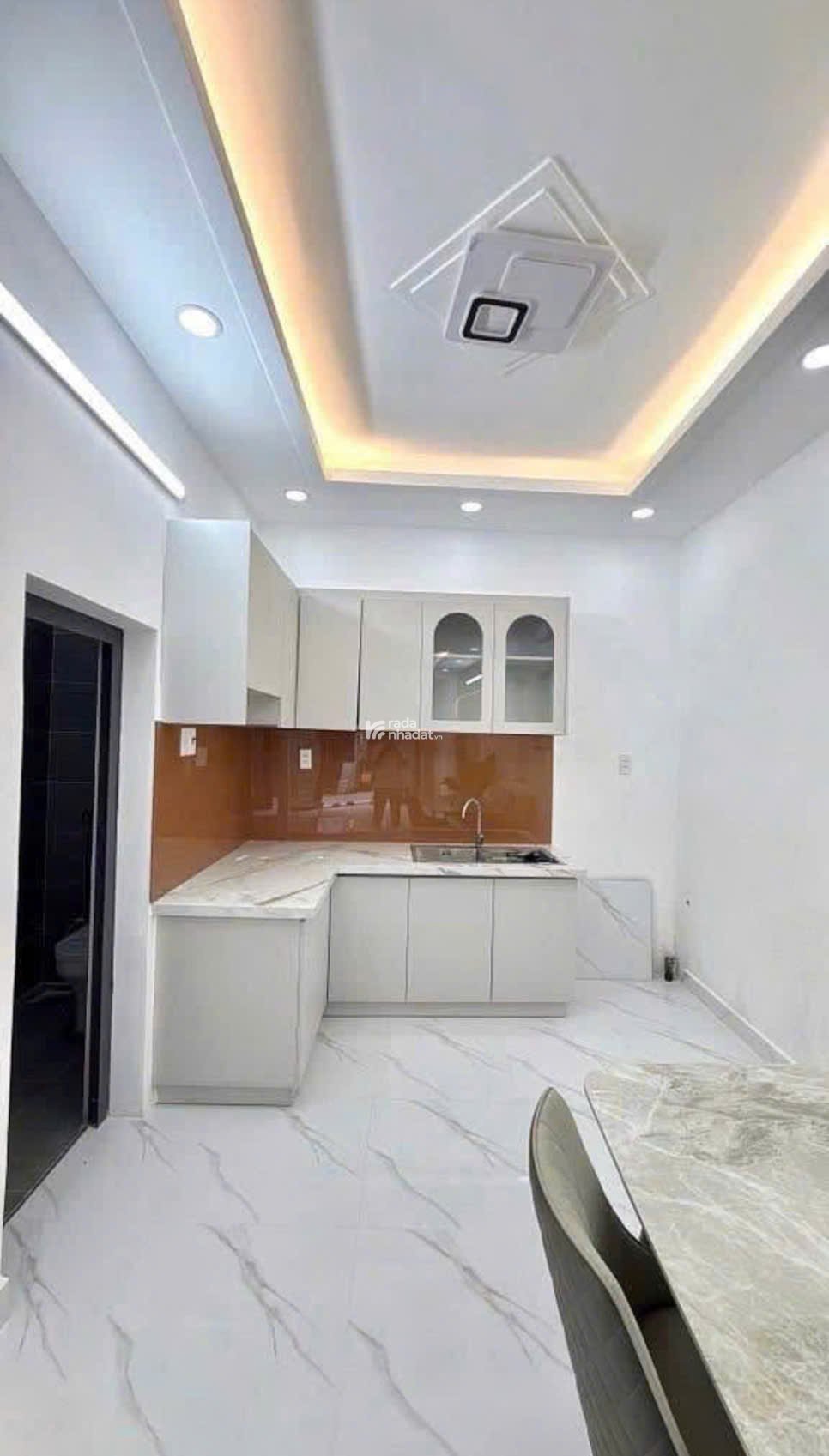 Bán nhà ngay Vạn Kiếp, Bình Thạnh. Giá: 8 tỷ 650tr/ 50m2, sổ hồng riêng, đường ô tô