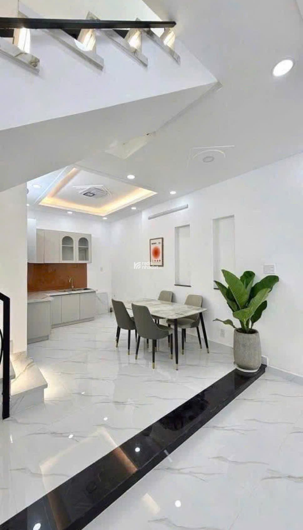 Bán nhà ngay Vạn Kiếp, Bình Thạnh. Giá: 8 tỷ 650tr/ 50m2, sổ hồng riêng, đường ô tô