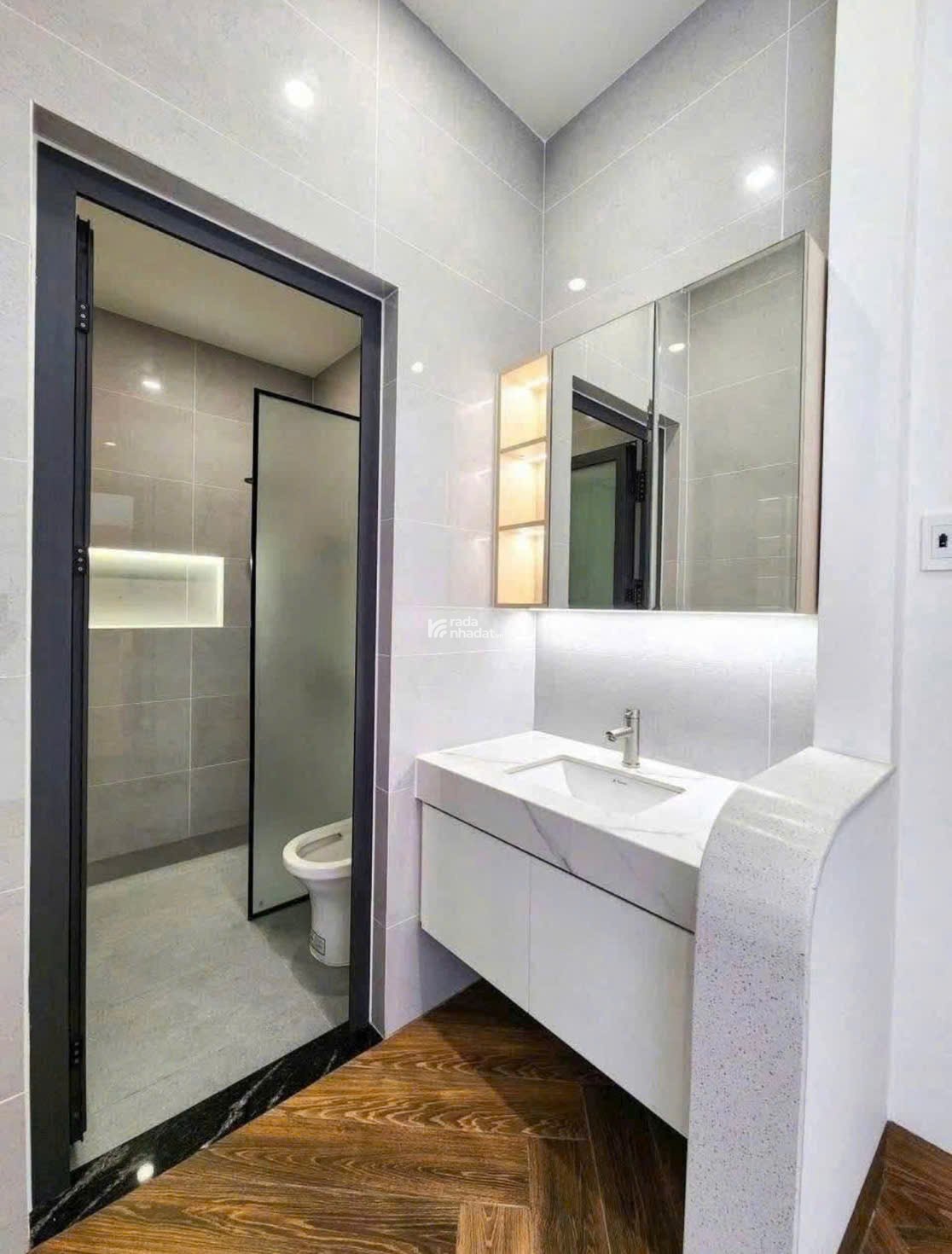 Bán nhà ngay Vạn Kiếp, Bình Thạnh. Giá: 8 tỷ 650tr/ 50m2, sổ hồng riêng, đường ô tô