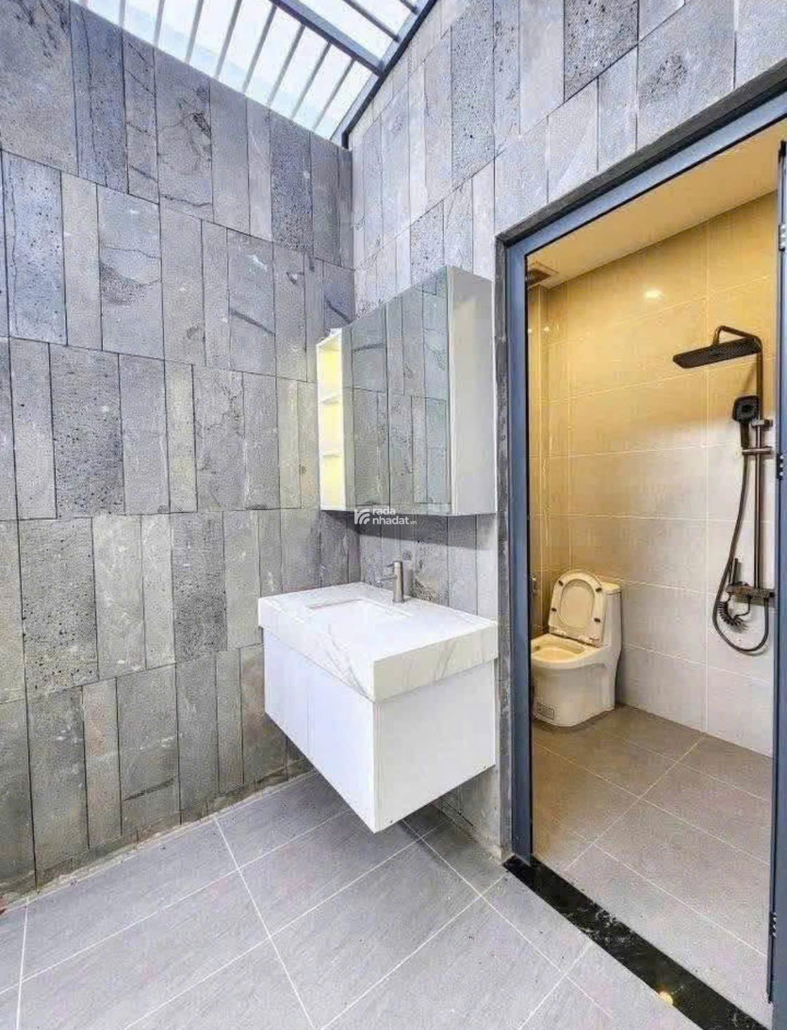 Bán nhà ngay Vạn Kiếp, Bình Thạnh. Giá: 8 tỷ 650tr/ 50m2, sổ hồng riêng, đường ô tô