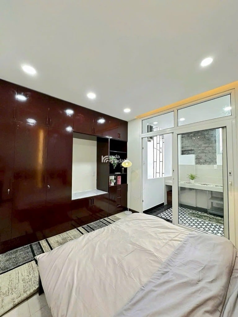 HẺM HƠI VÔ NHÀ - 5 TẦNG - KHU VIP CÁN BỘ PHÂN LÔ - TẶNG FULL NỘI THẤT - AN NINH - CHỈ HƠN 