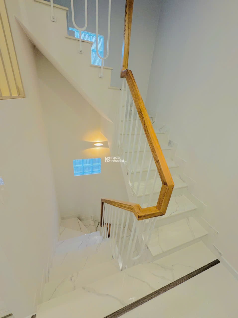 Bán nhà HXH vô ở ngay Trần Bình Trọng,Q10, 3.5x12m,2 tầng, giá chỉ 10,6 tỷ