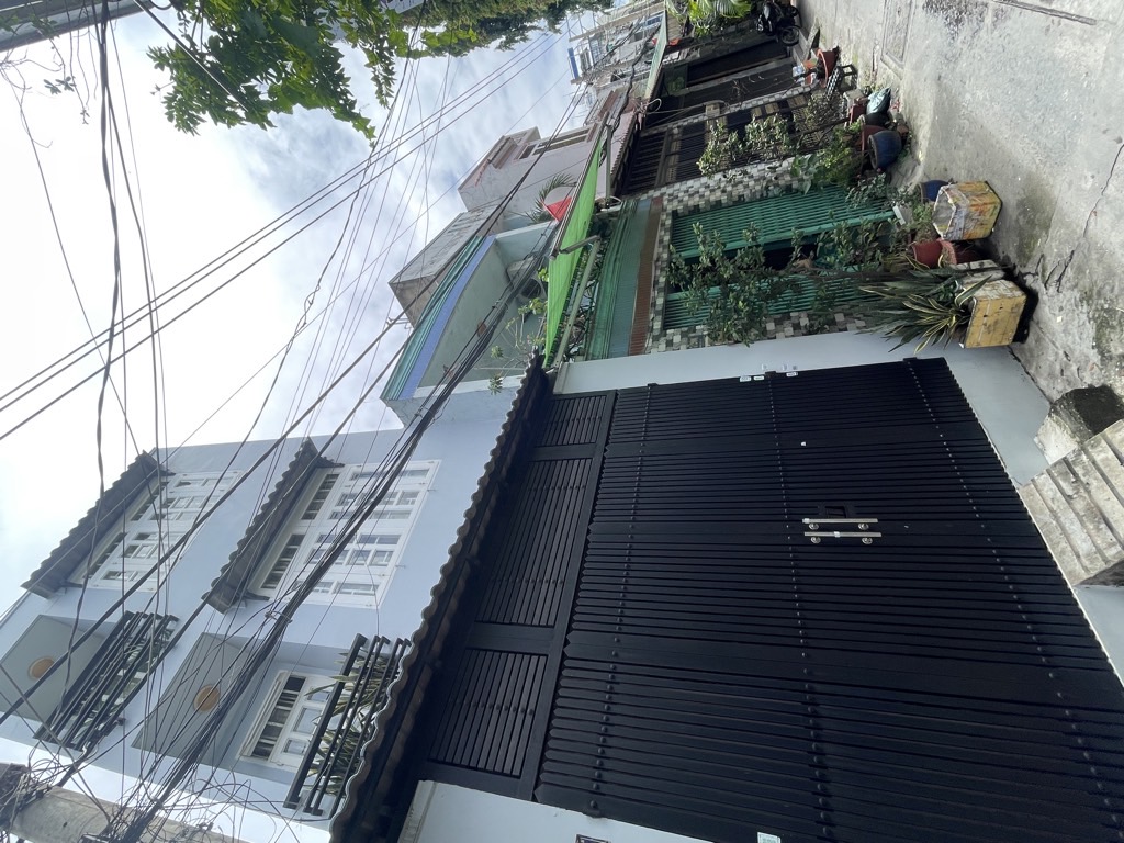 NGAY LÊ VĂN QUỚI - HXH THÔNG RA MIẾU GÒ XOÀI