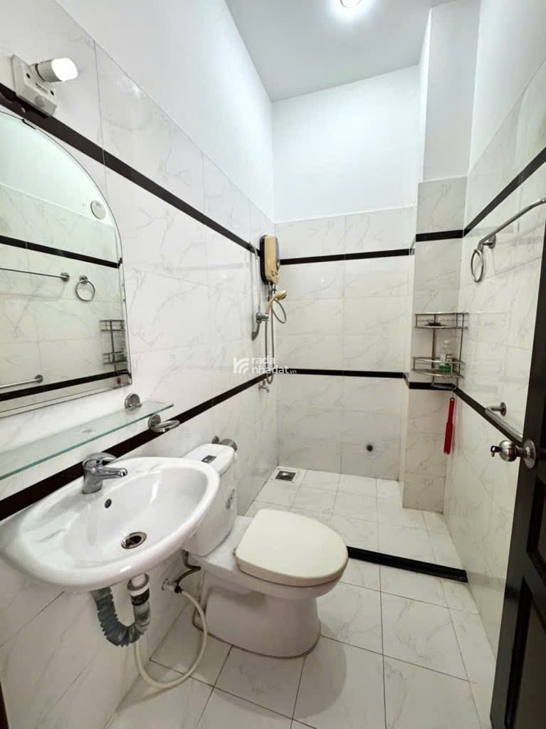 NHÀ 3 TẦNG HOÀNG HOA THÁM  PHÚ NHUẬN GIÁ CHÀO 8.9 TỶ  NHÀ ĐẸP, TÂN TRANG MỚI  HIẾM!