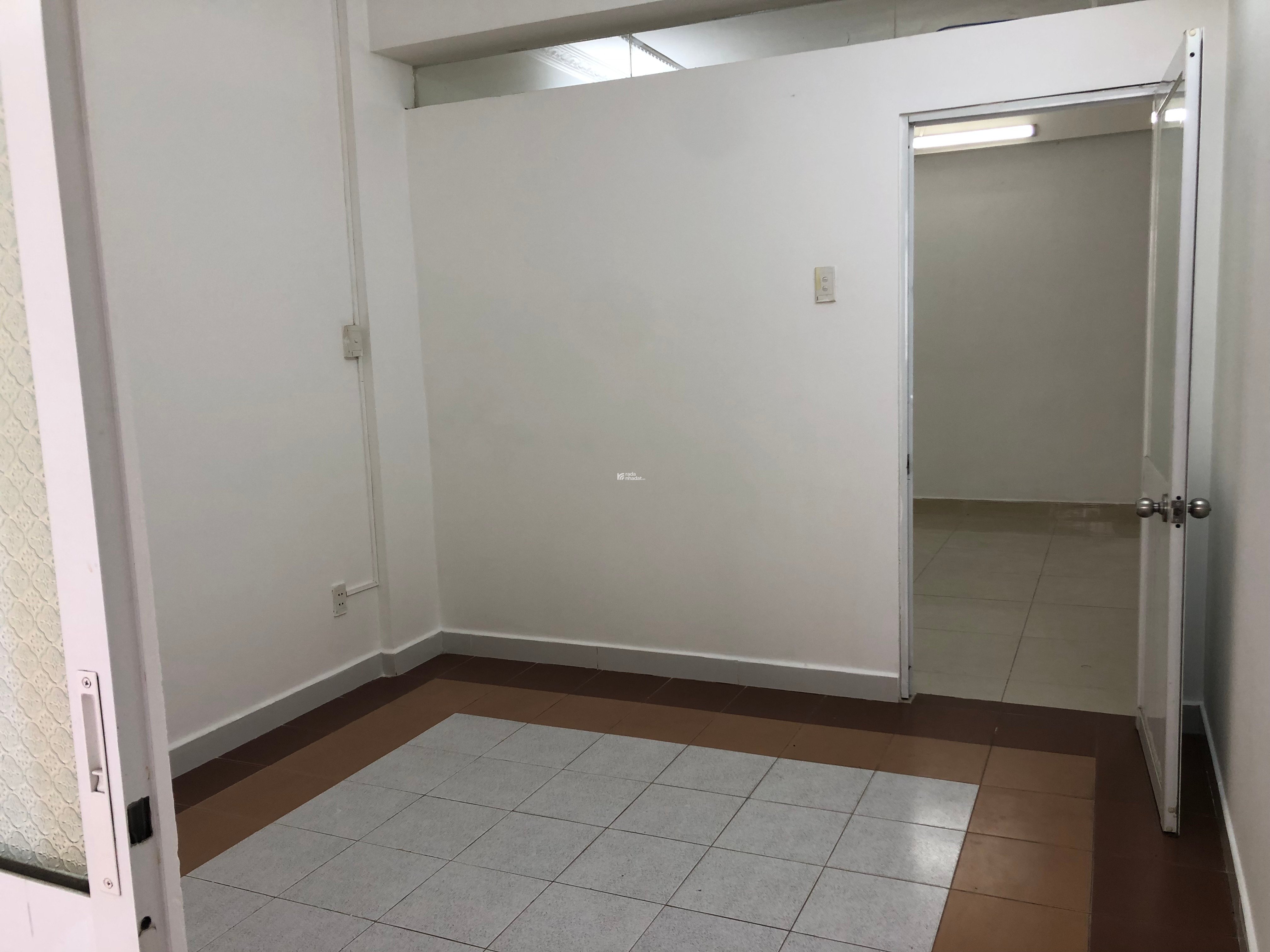 "chung cư nguyễn kim quận 10 lô R lầu 2 thang bộ 50m 2 phòng ngủ" 