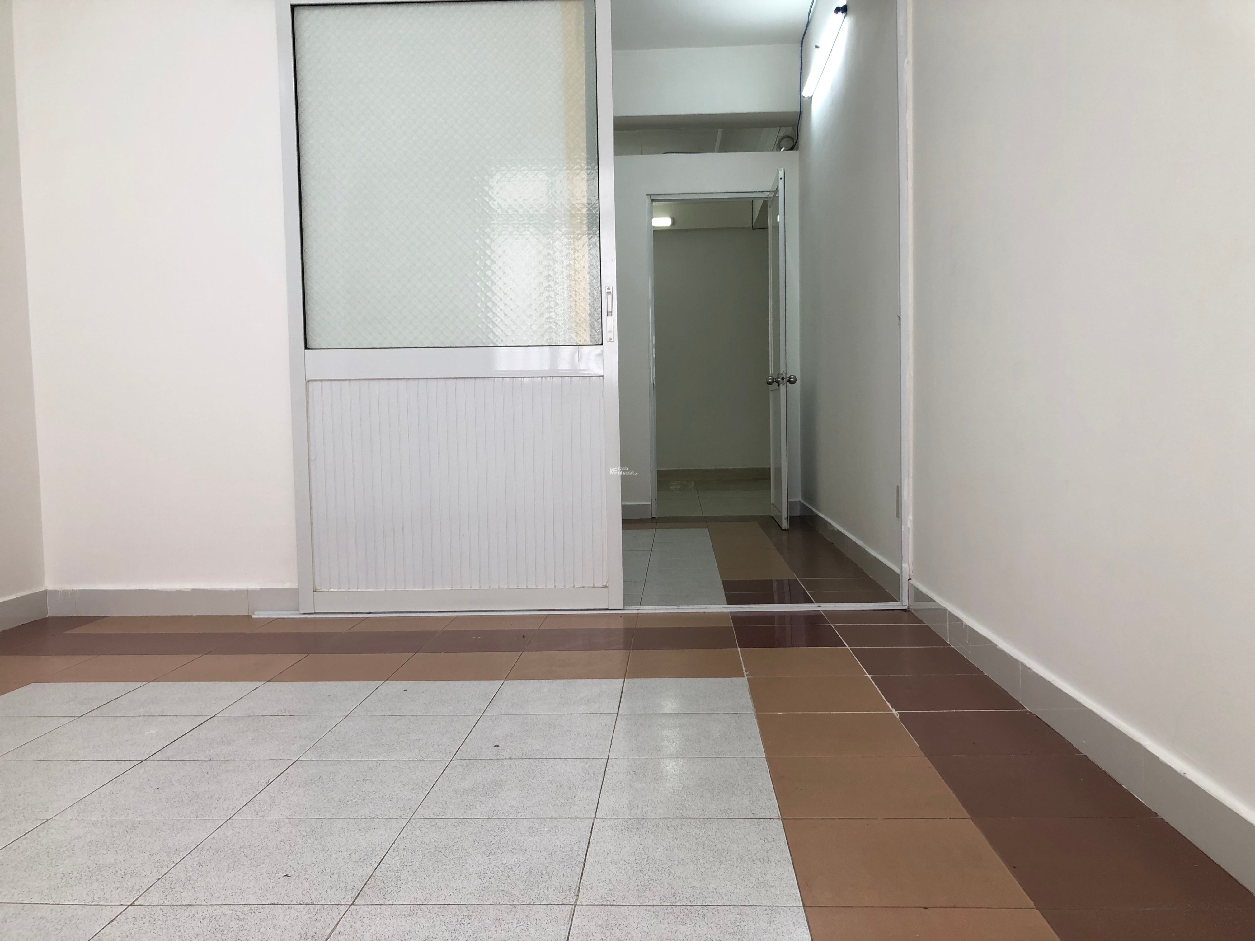 "chung cư nguyễn kim quận 10 lô R lầu 2 thang bộ 50m 2 phòng ngủ" 