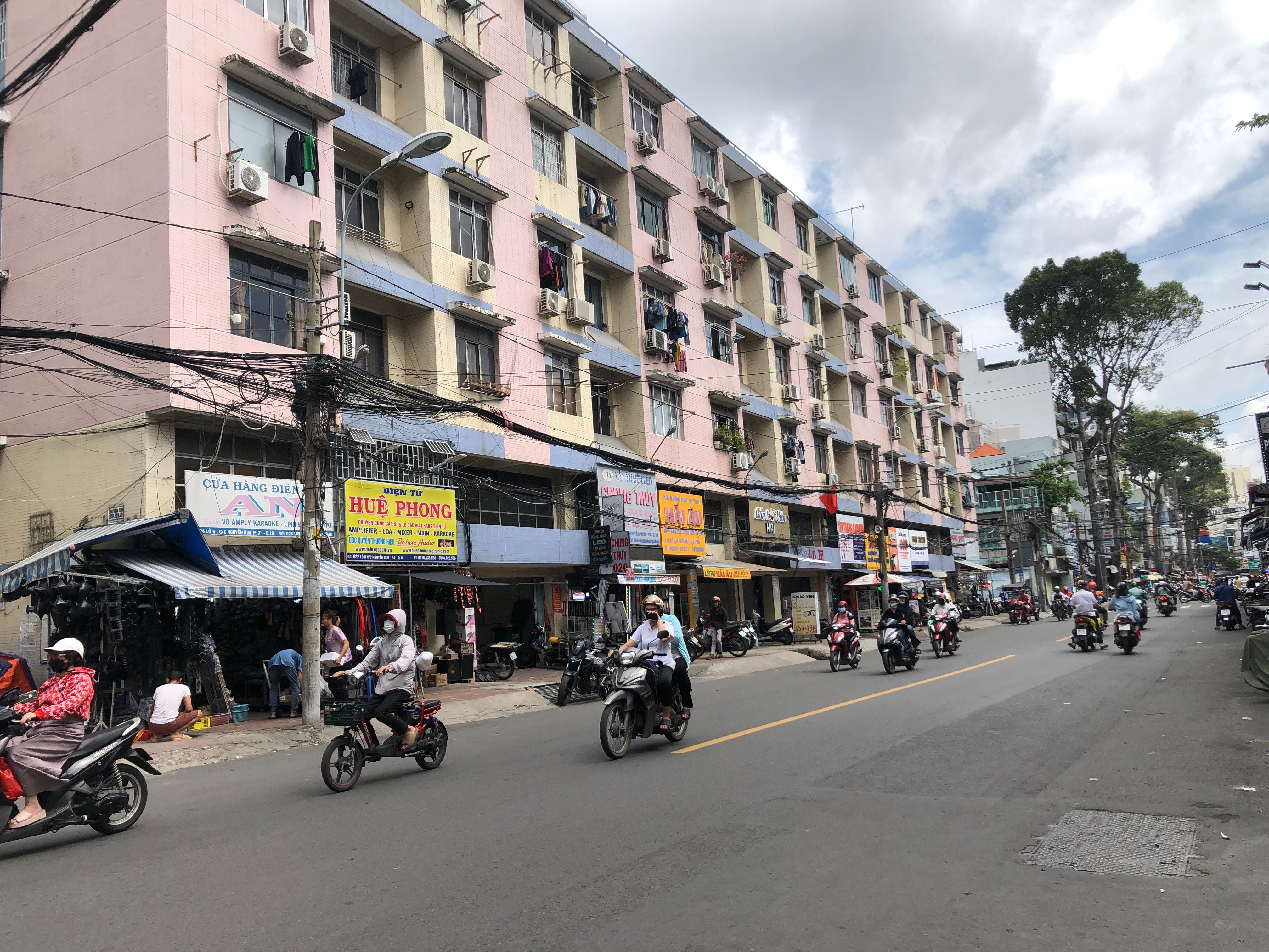 "chung cư nguyễn kim quận 10 lô R lầu 2 thang bộ 50m 2 phòng ngủ" 