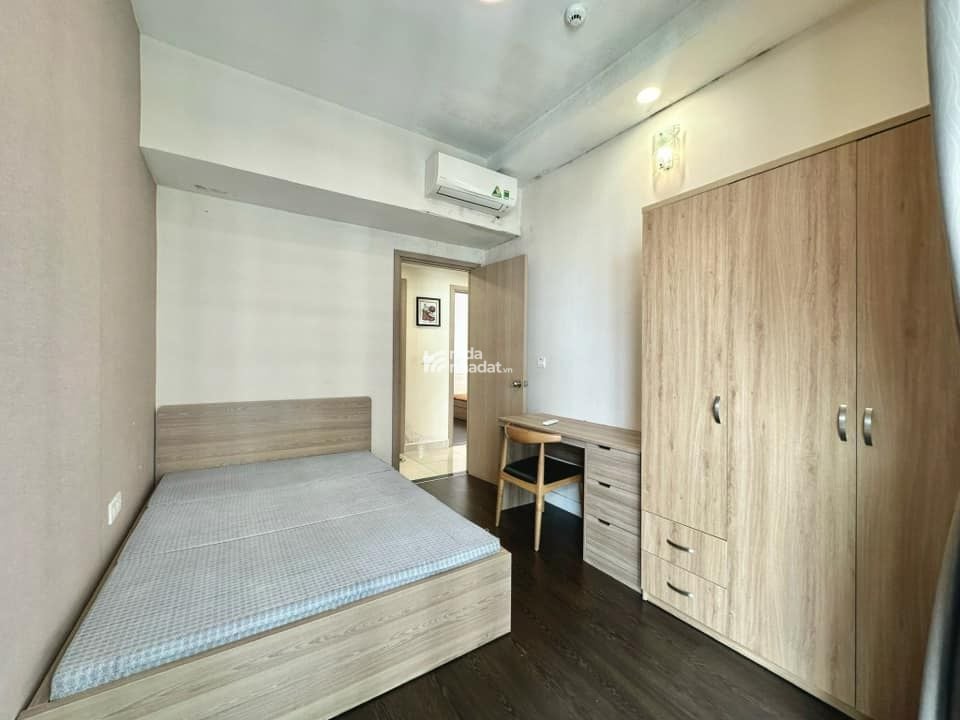 Cho thuê CHCC Terra Royal, Quận 3, DT 60m2, 2PN/2WC, giá: 15 tr. LH: 0703 445 *** (nhà mới đẹp)