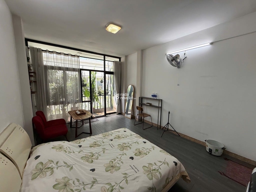 4 TẦNG NÚI THÀNH P.13- TÂN BÌNH HẺM NHỰA XE HƠI VÀO NHÀ- DT: 30M2- 5.7 TỶ 