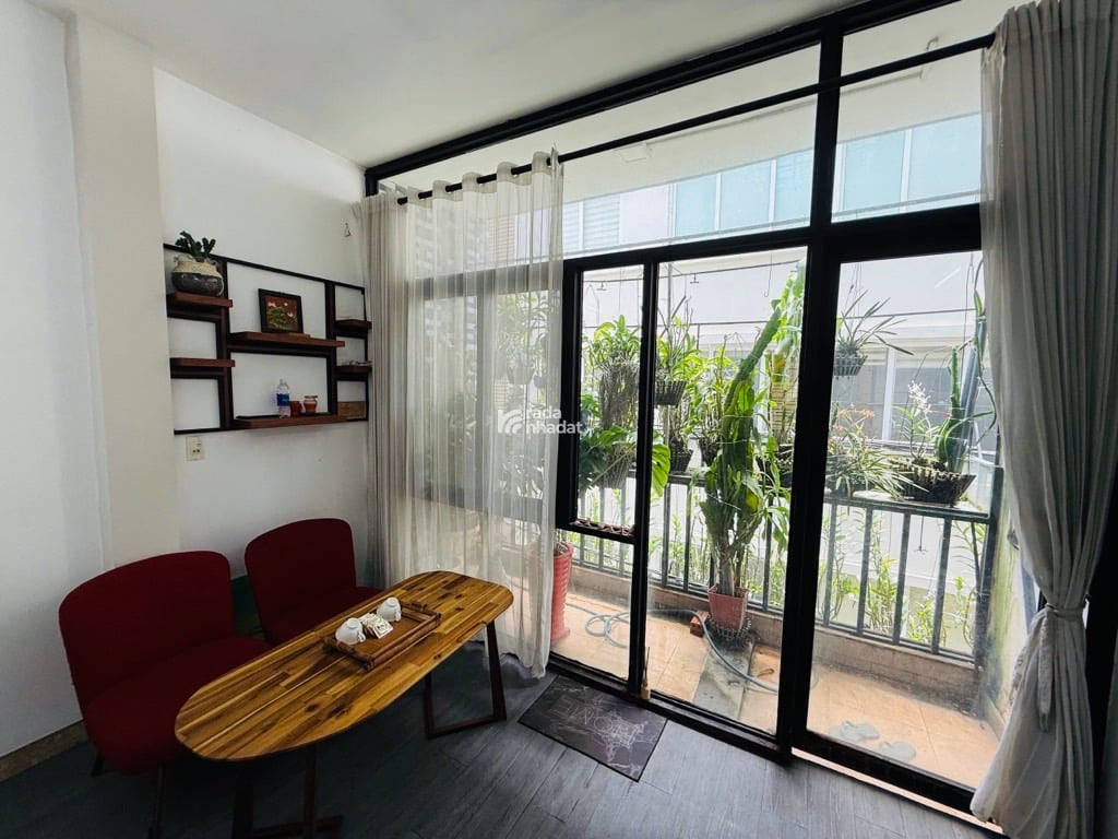 4 TẦNG NÚI THÀNH P.13- TÂN BÌNH HẺM NHỰA XE HƠI VÀO NHÀ- DT: 30M2- 5.7 TỶ 