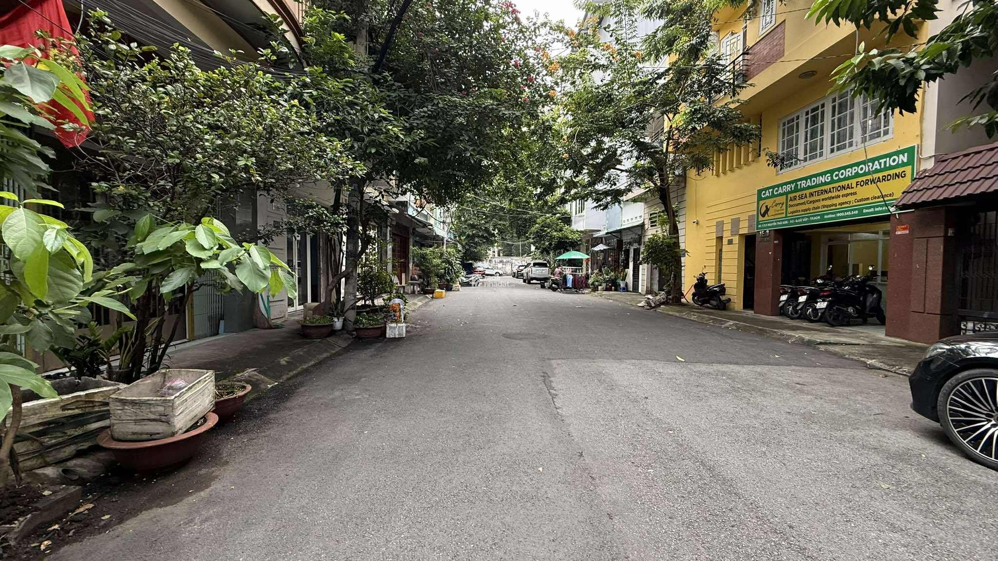 NHÀ 5 TẦNG HẦM Ô TÔ - KHU PHÂN LÔ VIP GẦN BV 175 - 6PN FULL NỘI THẤT