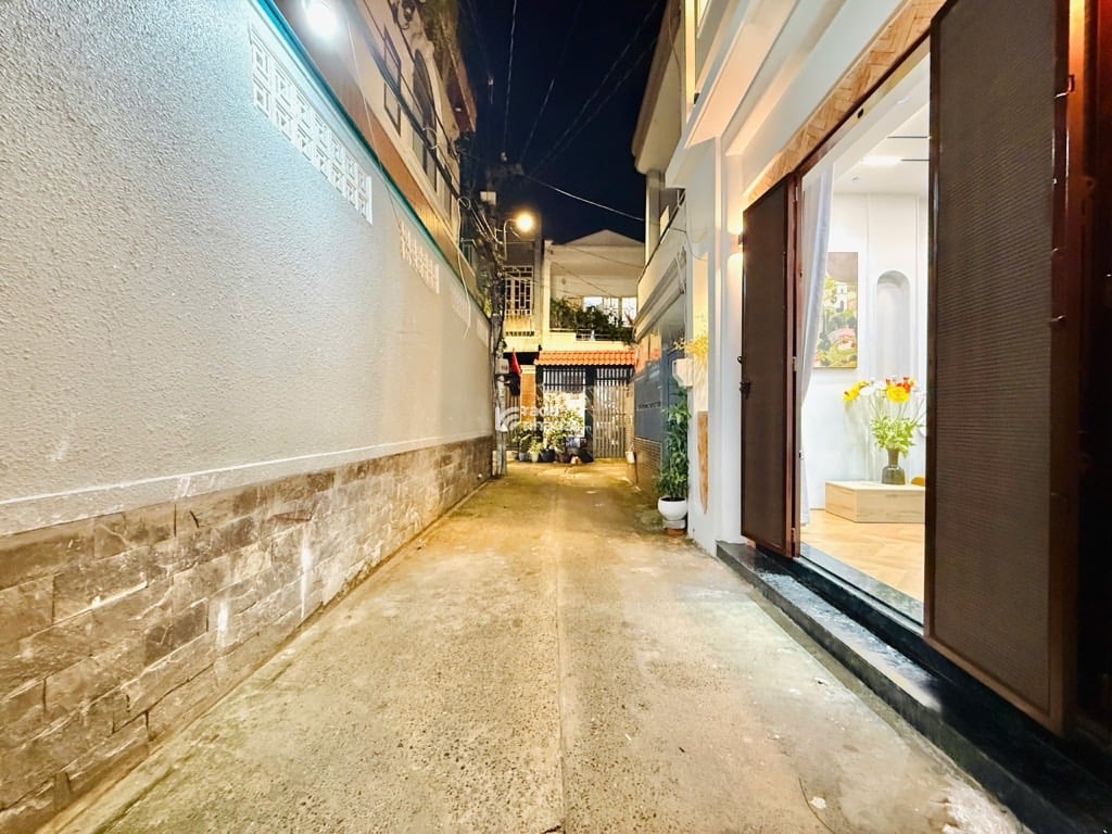 TÂN BÌNH 10” SIÊU THỊ EMART 2” - 2 TẦNG MỚI - 3 PHÒNG (1 PN DƯỚI TRỆT) - NGANG 4M - FULL NỘI THẤT