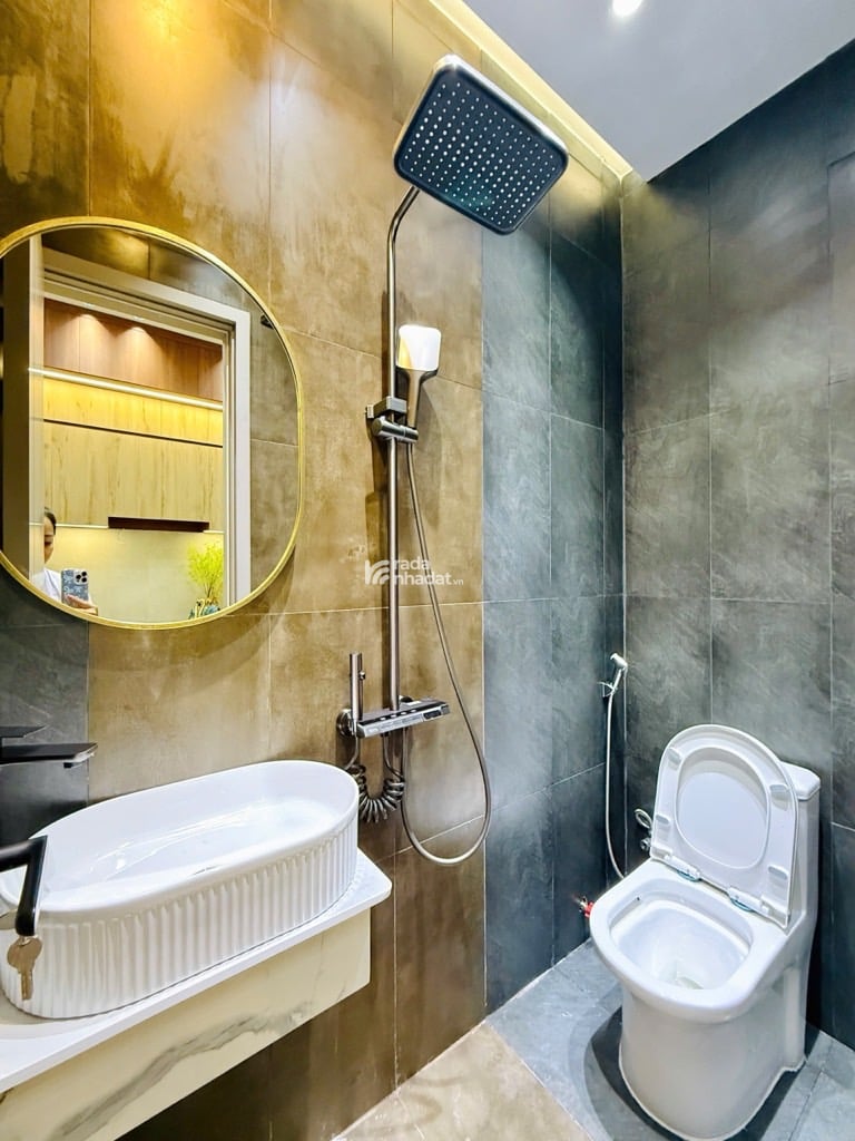 TÂN BÌNH 10” SIÊU THỊ EMART 2” - 2 TẦNG MỚI - 3 PHÒNG (1 PN DƯỚI TRỆT) - NGANG 4M - FULL NỘI THẤT