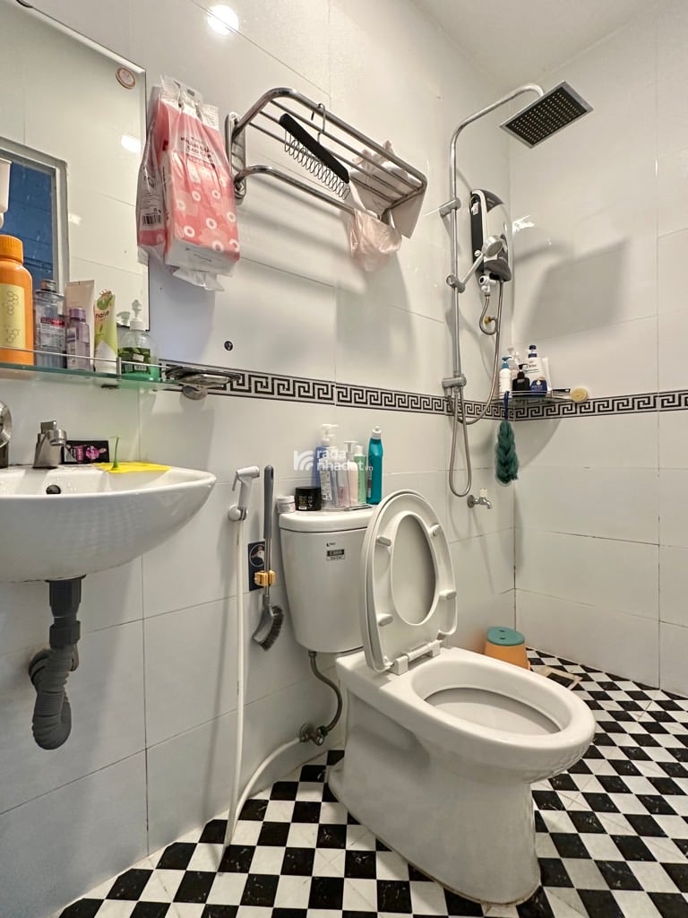 Bán nhà Phan Đình Phùng, 3 bước ra mặt tiền, 45m2, ngang 6m, nhỉnh 6 tỷ.