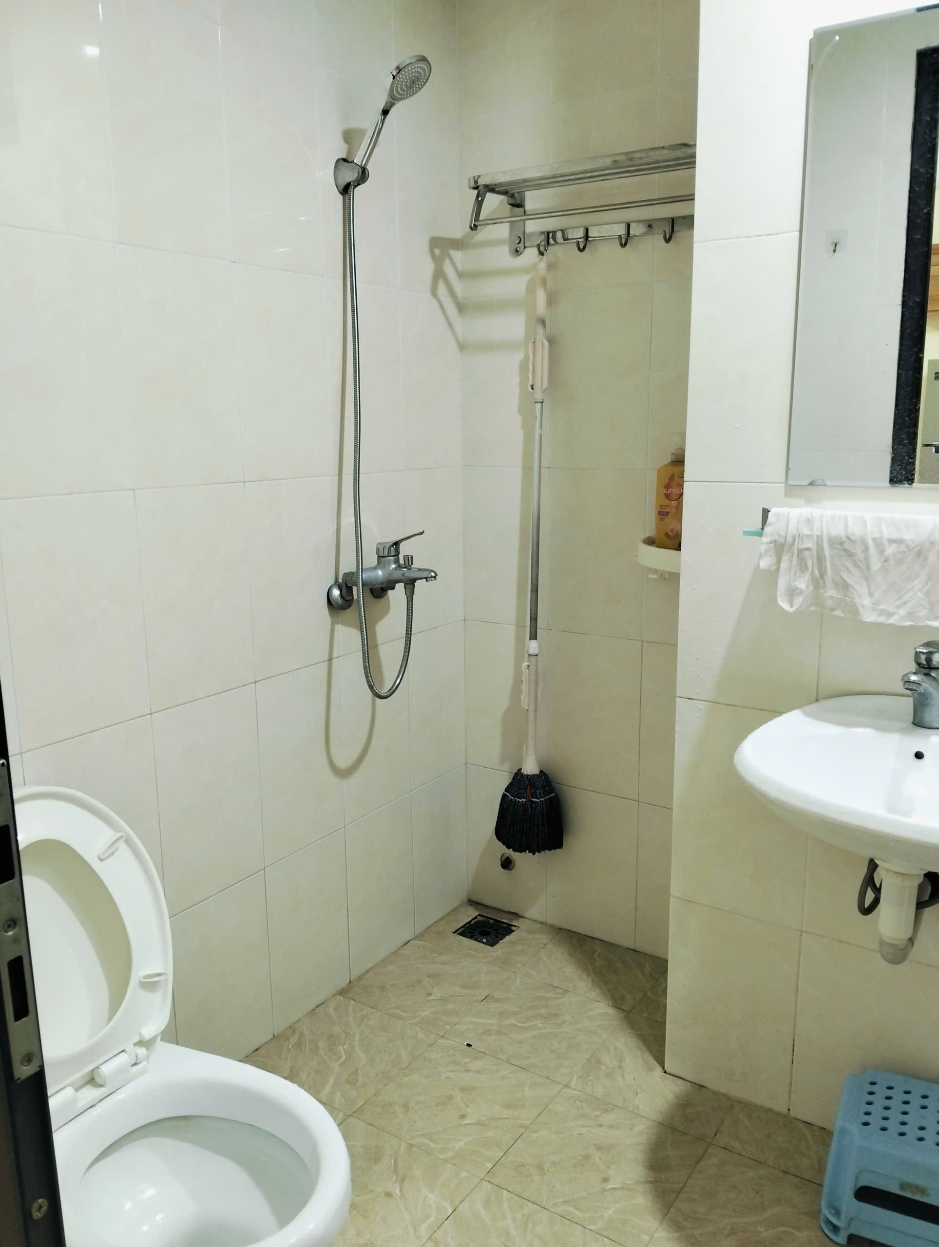 cho thuê căn Tứ Hiệp Plaza 2 ngủ 2wc full đồ giá 8.5trt/ tháng