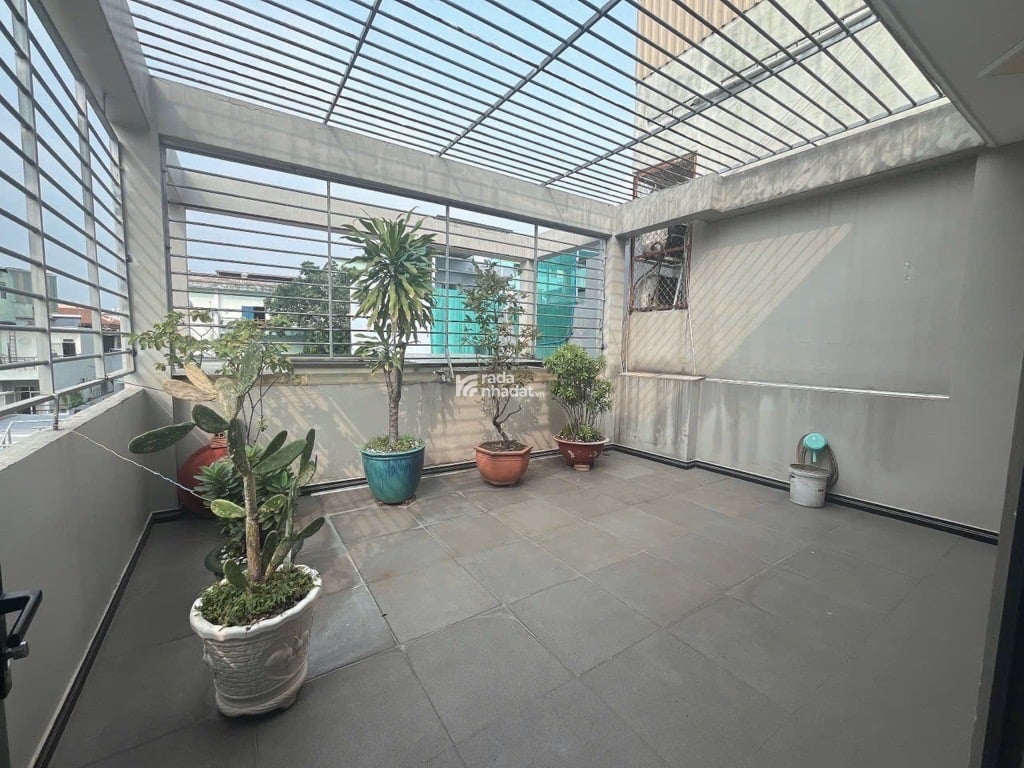 Vị trí: Hẻm 2 xe tải tránh nhau, cách mặt by irnf Minh Phụng 30m