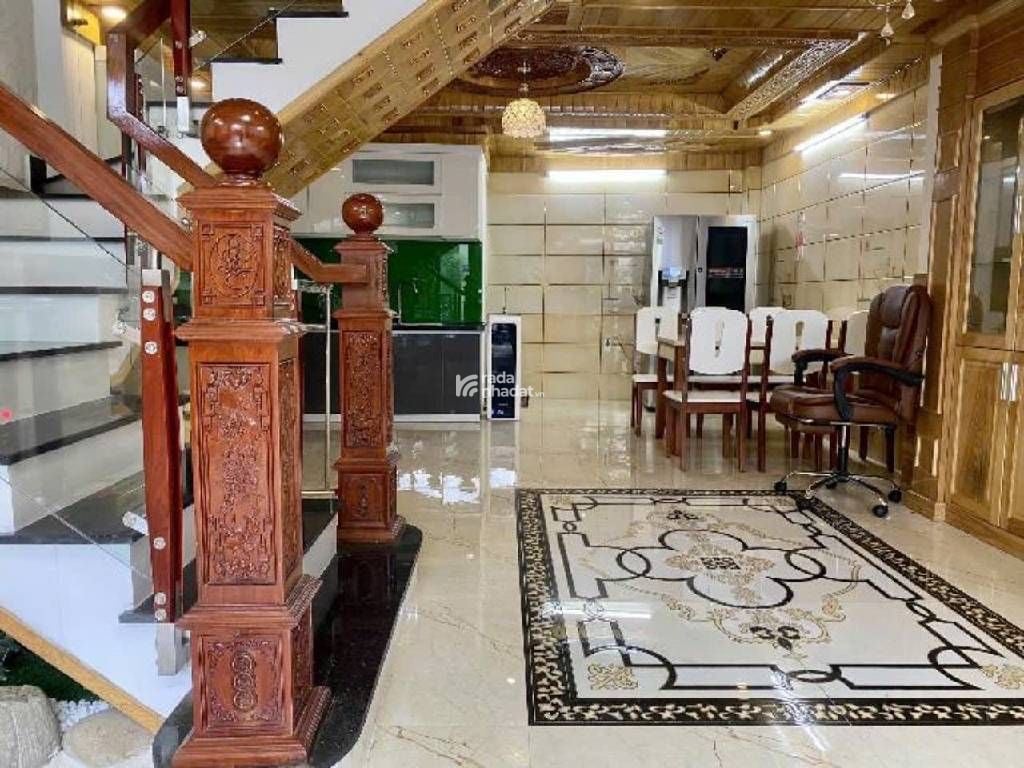 Hẻm xe hơi ngủ trong nhà. Khu an ninh tuyệt đối. Cách mặt tiền khoảng 100m. 