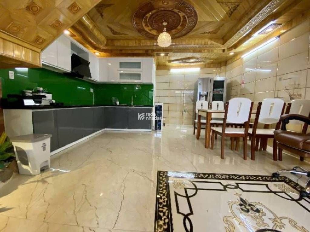 Hẻm xe hơi ngủ trong nhà. Khu an ninh tuyệt đối. Cách mặt tiền khoảng 100m. 