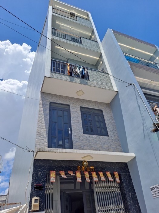 Phùng Tá Chu  An Lạc A Bình TânGiá 5,5 tỷ,Mô tả  kết cấu :Nhà 1 trệt 1 lửng ,2 lầu ,sân thượng, 3P