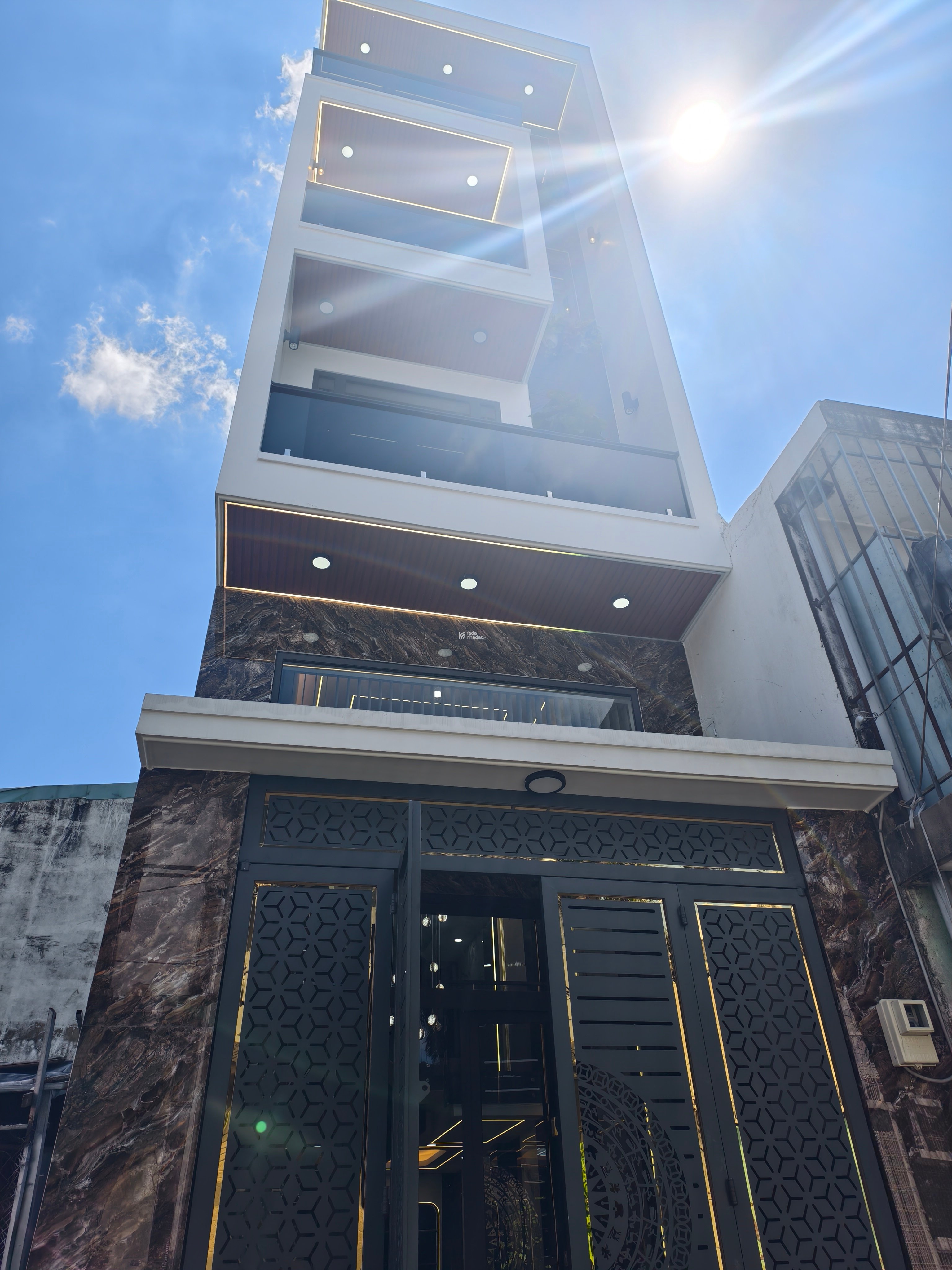 NHÀ ĐẸP- HƯƠNG LỘ 2- 5 TẦNG-NHỈNH 6TỶ