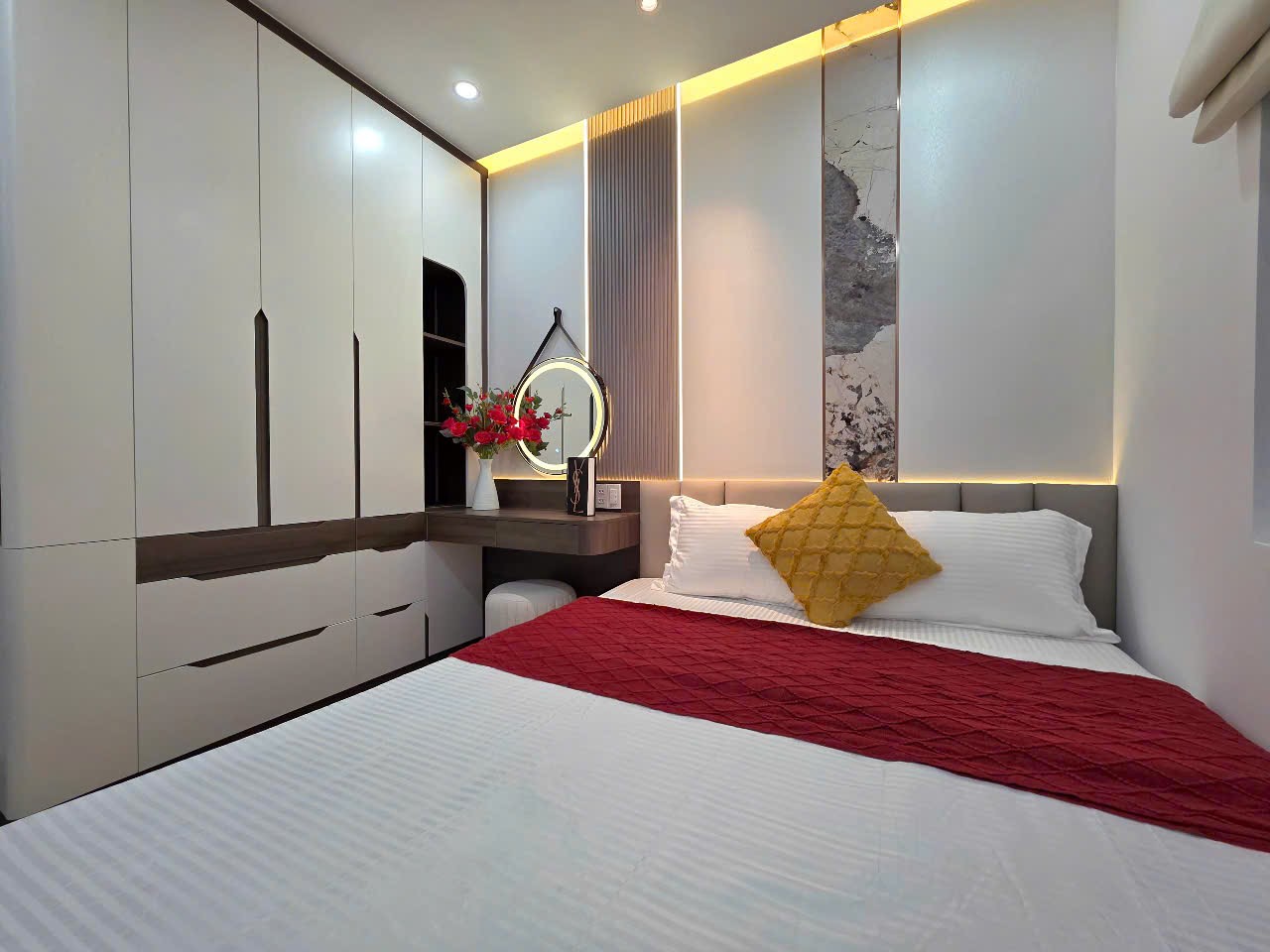 Bán nhanh căn hộ Sky garden 3, Phú Mỹ Hưng, Q7, dt 72m2, tk 3PN nhà mới đẹp, giá chỉ 6,8 tỷ 