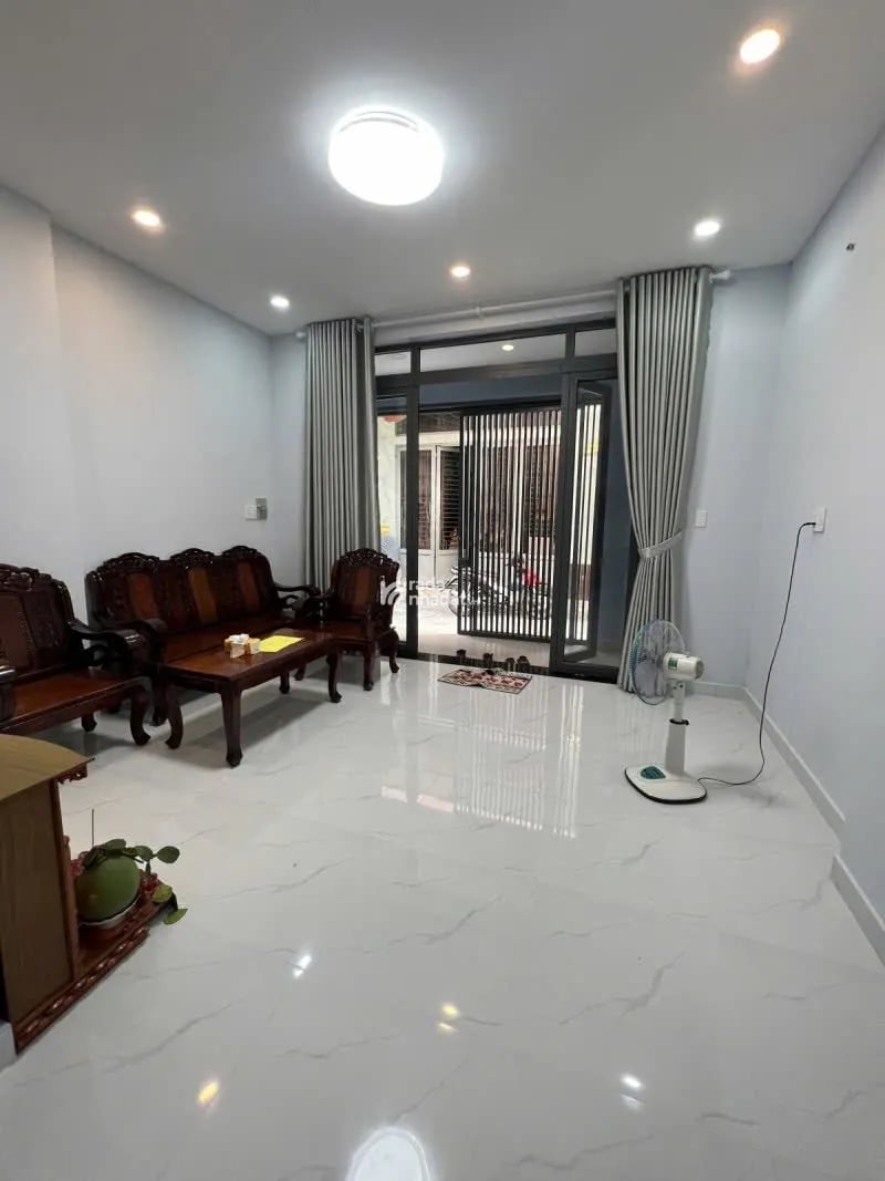 NHÀ ĐẸP TÂN PHÚ ,43M2 ,2 TẦNG BTCT ,HẺM SẠCH ĐẸP, AN NINH ,CHỈ 4.5 TỶ 