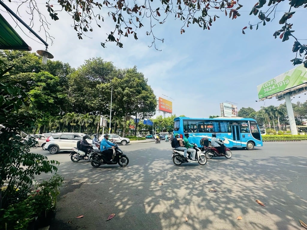  ĐẤT VÀNG TRỤC NGUYỄN VĂN TRỖI - SIÊU HIẾM SIÊU VIP - BIỆT THỰ CỔ HƠN 500M2 - XÂY MỚI TÙY Ý.