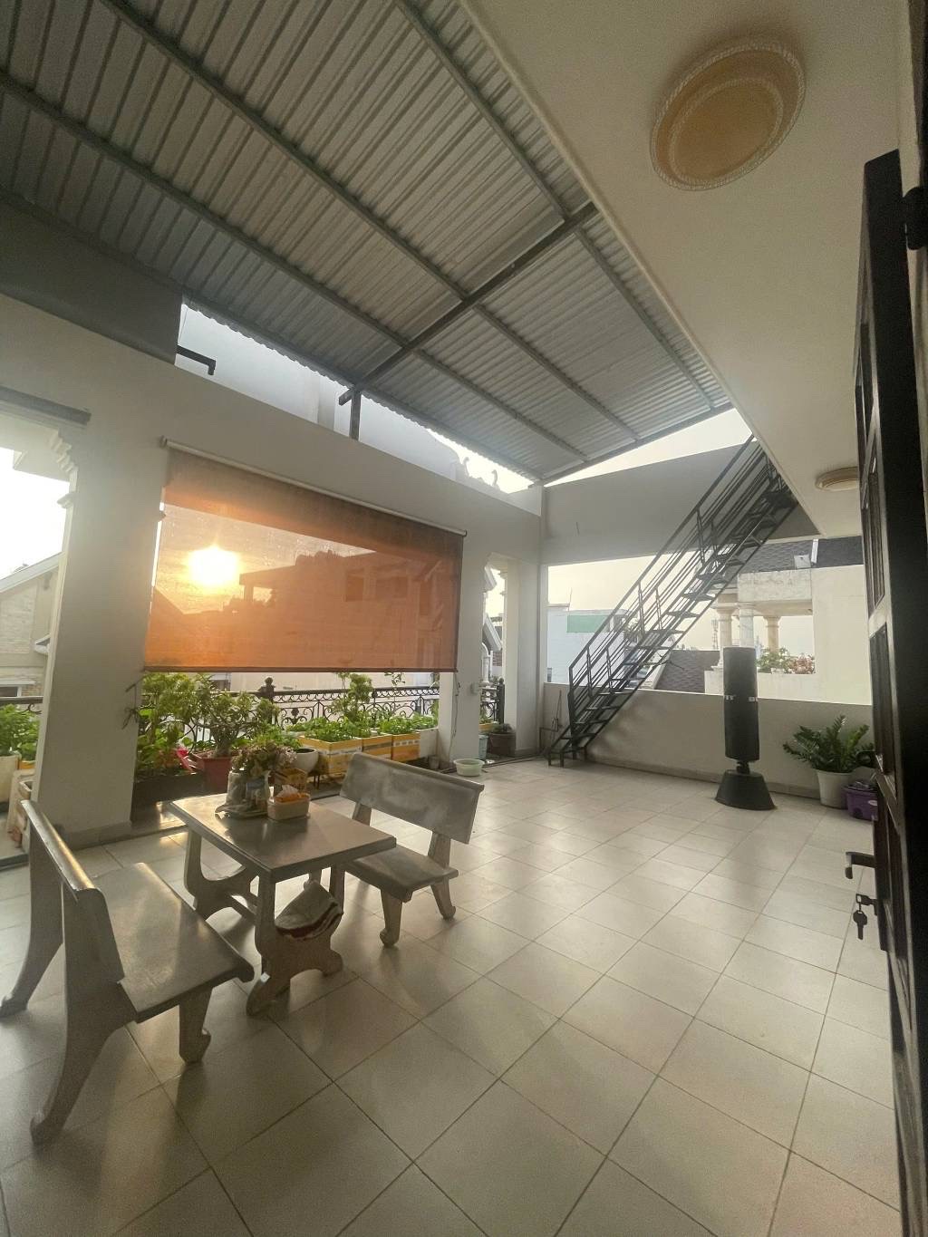 Mặt tiền Bình Tân, vị trí kinh doanh sầm uất, 1trệt 3lầu, 8 phòng ngủ