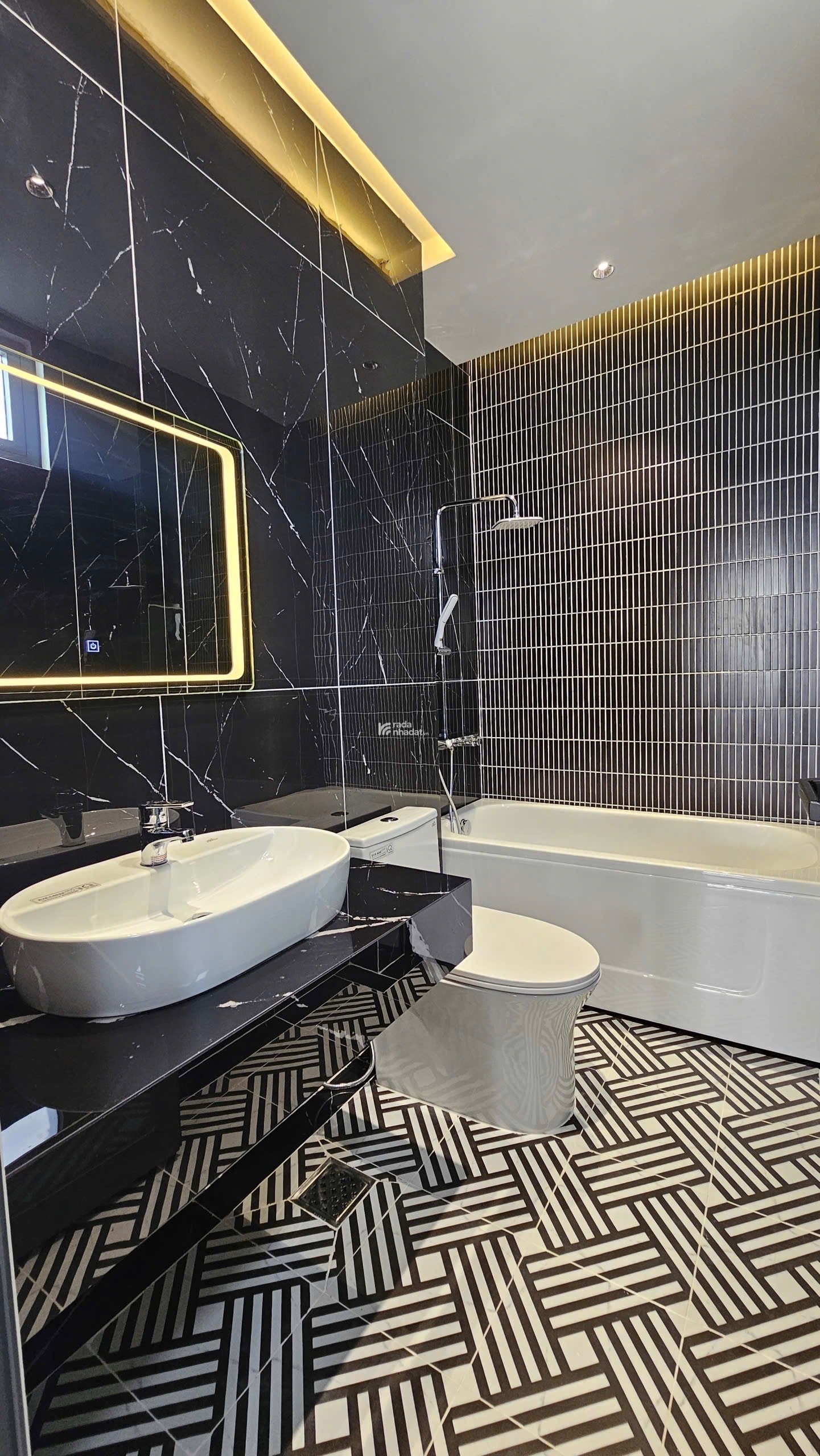 Bán nhà đẹp hẻm oto ngay siêu thị Coopmart HTP - DT sàn 180m2 3 lầu 3pn full NT - chỉ 7.5 tỷ