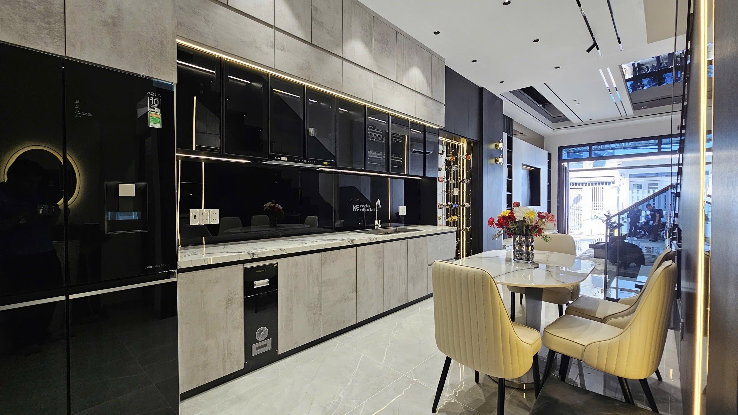 Bán nhà đẹp hẻm oto ngay siêu thị Coopmart HTP - DT sàn 180m2 3 lầu 3pn full NT - chỉ 7.5 tỷ