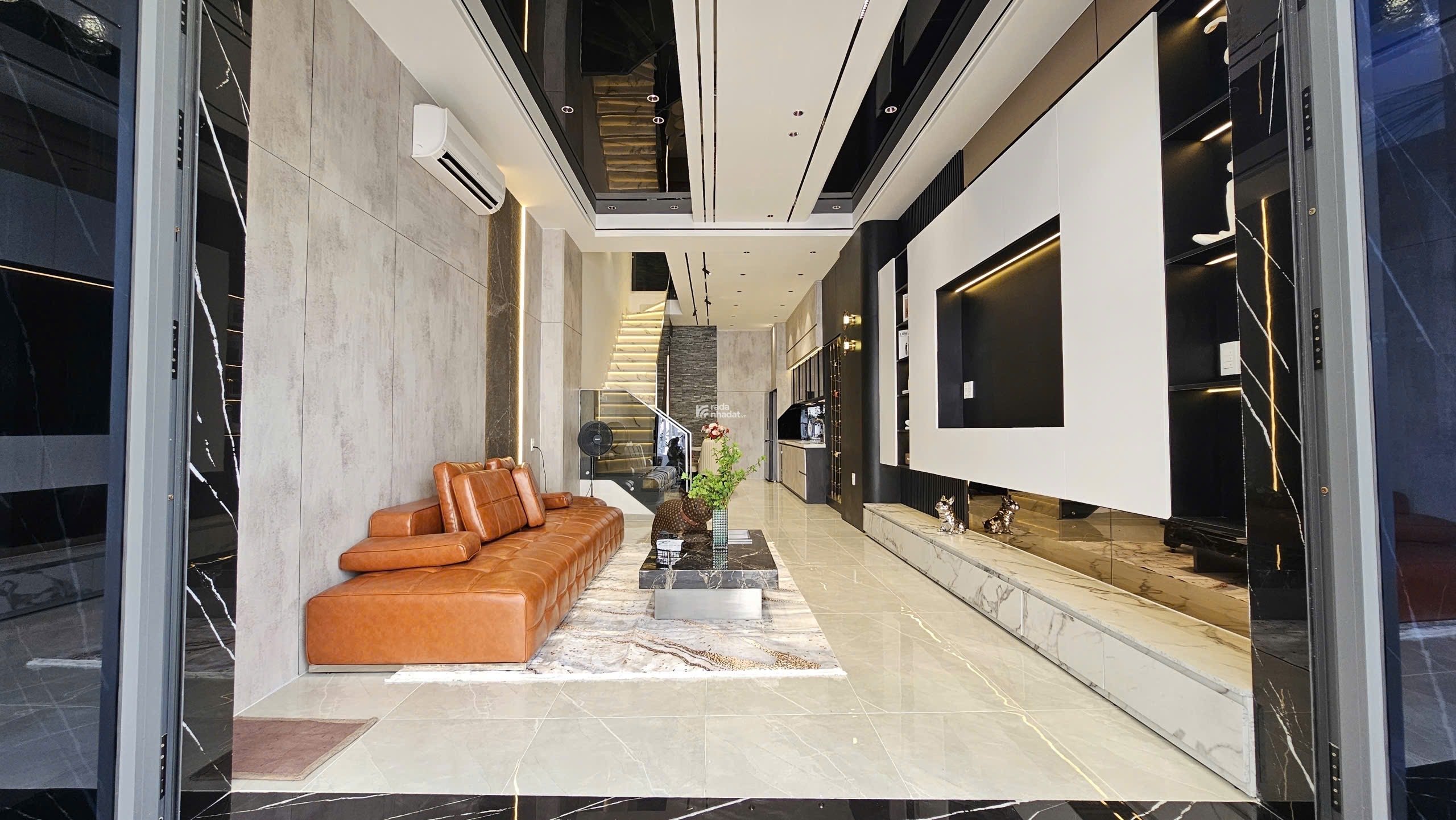 Bán nhà đẹp hẻm oto ngay siêu thị Coopmart HTP - DT sàn 180m2 3 lầu 3pn full NT - chỉ 7.5 tỷ