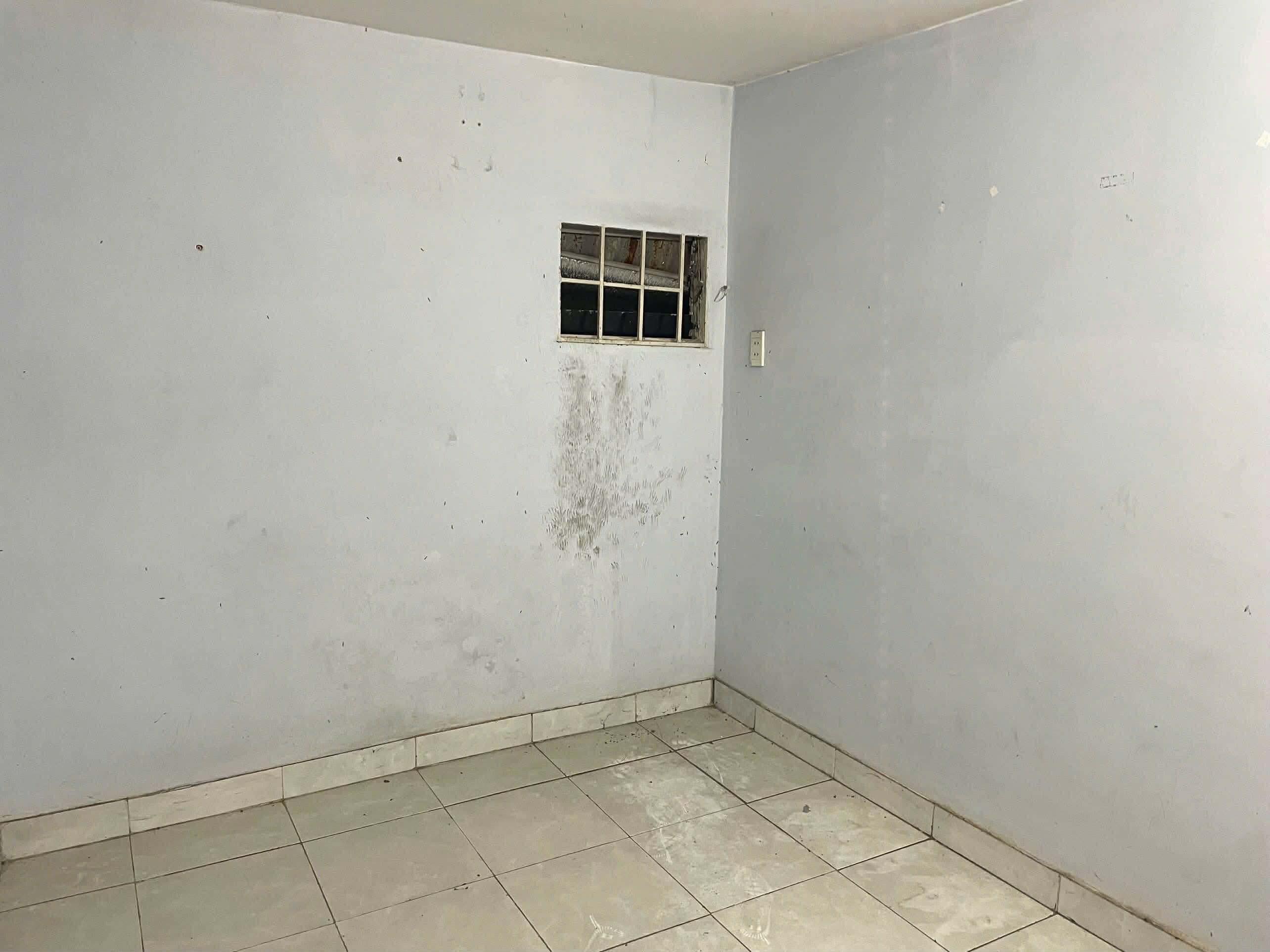 BÁN CĂN NHÀ LÀM CHDV NGAY CHỢ ĐÔNG QUANG, HƯƠNG LỘ 80B, HIỆP THÀNH, Q12Dt: 4m x 24m. 